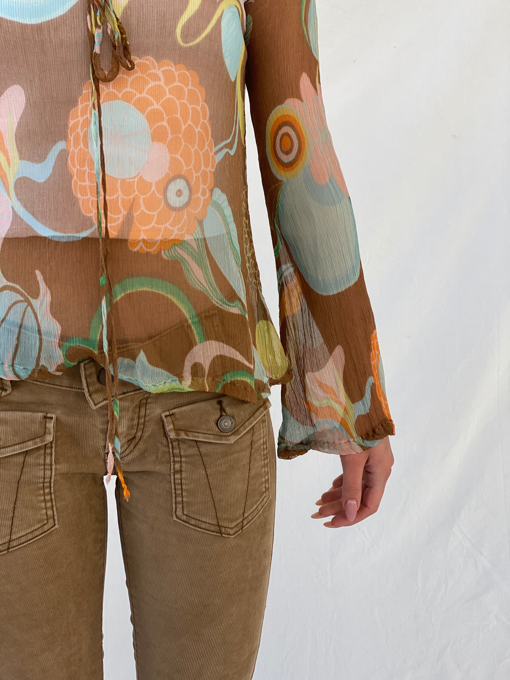 بلوزة حرير نسائية شفافة بأكمام كاملة بتصميم 60s من Miss Sixty Y2K - مقاس XS