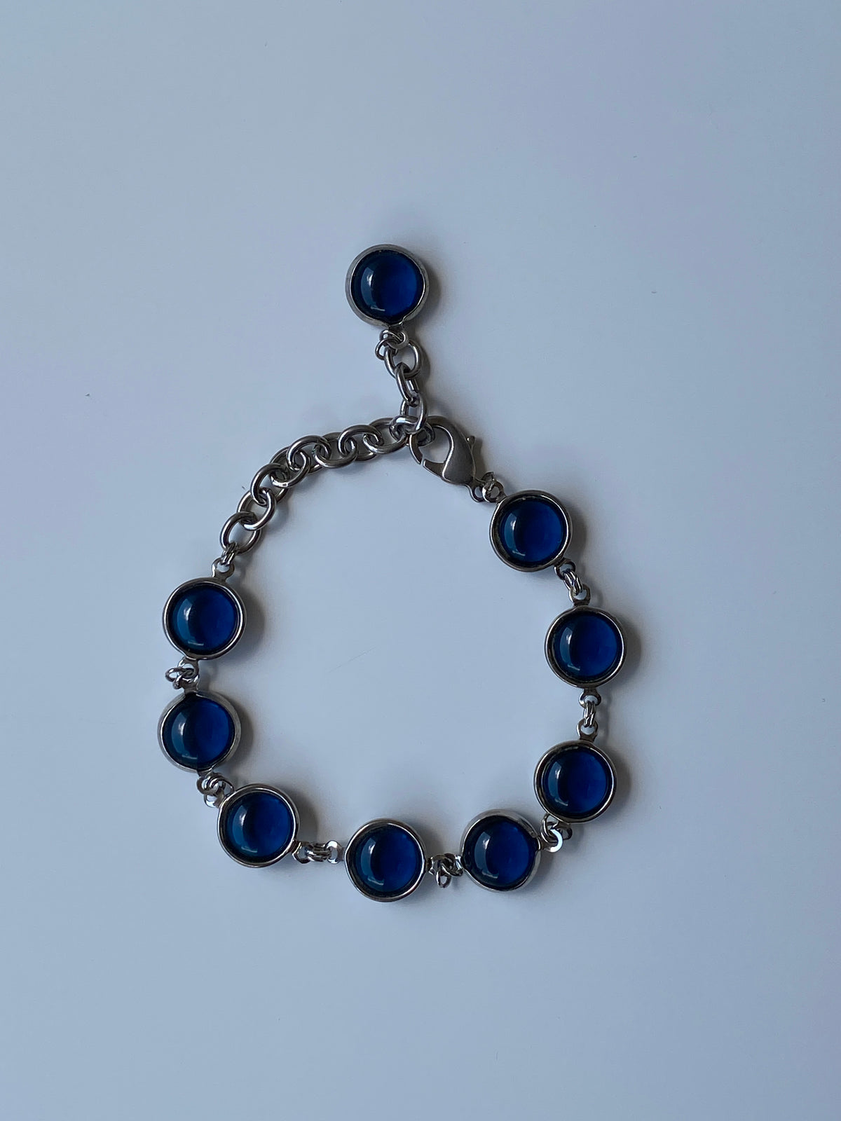 Vintage Y2K Cobalt Blue Cabochon Round Link Bracelet in Silver Tone Vintage Y2K Cobalt Blue Cabochon Round Link Bracelet in Silver Tone