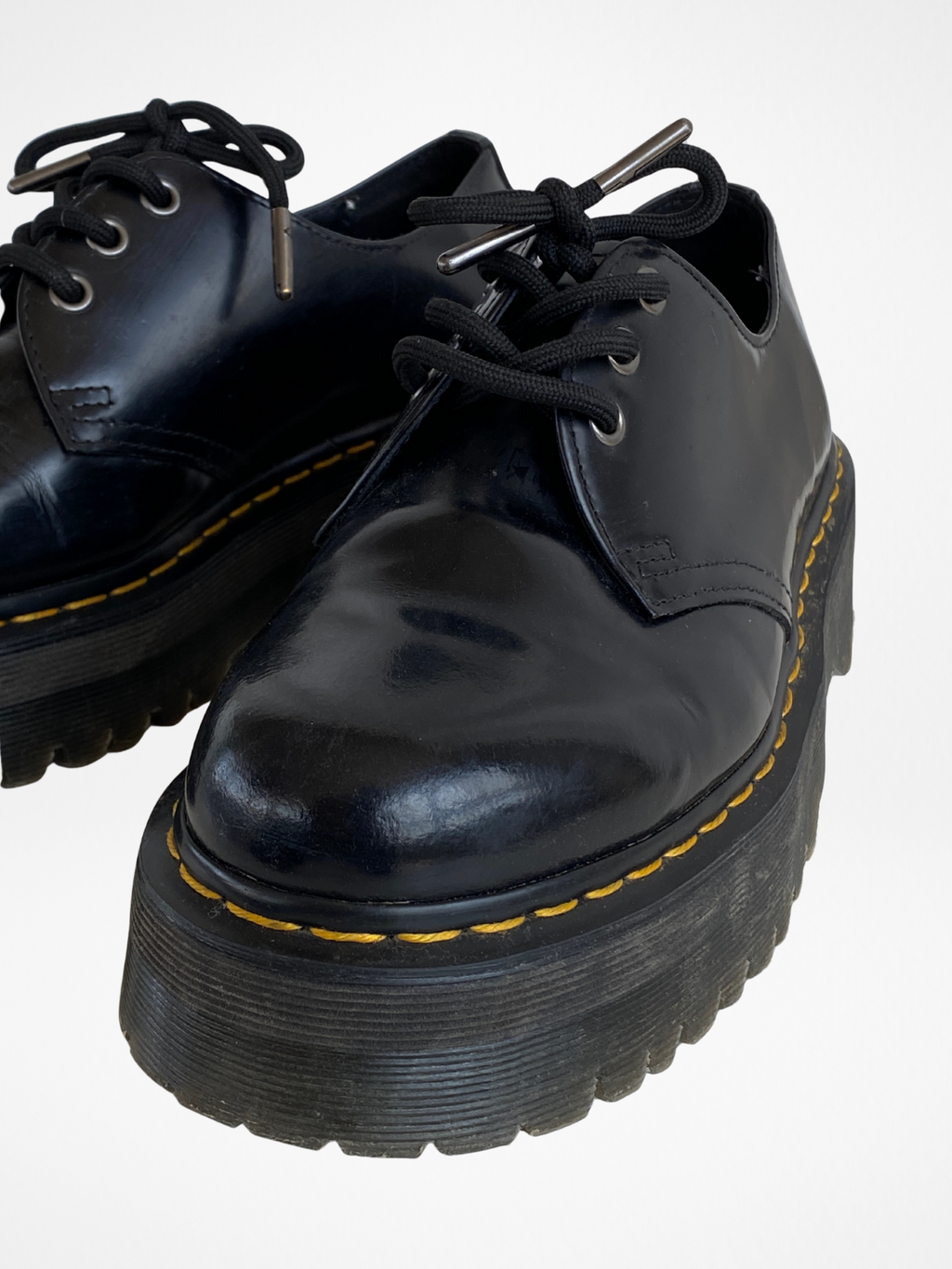 حذاء ديربي من دكتور مارتنز دوكس، جلد أسود، ذو نعل سميك، برباط، مقاس أوروبي ٤١