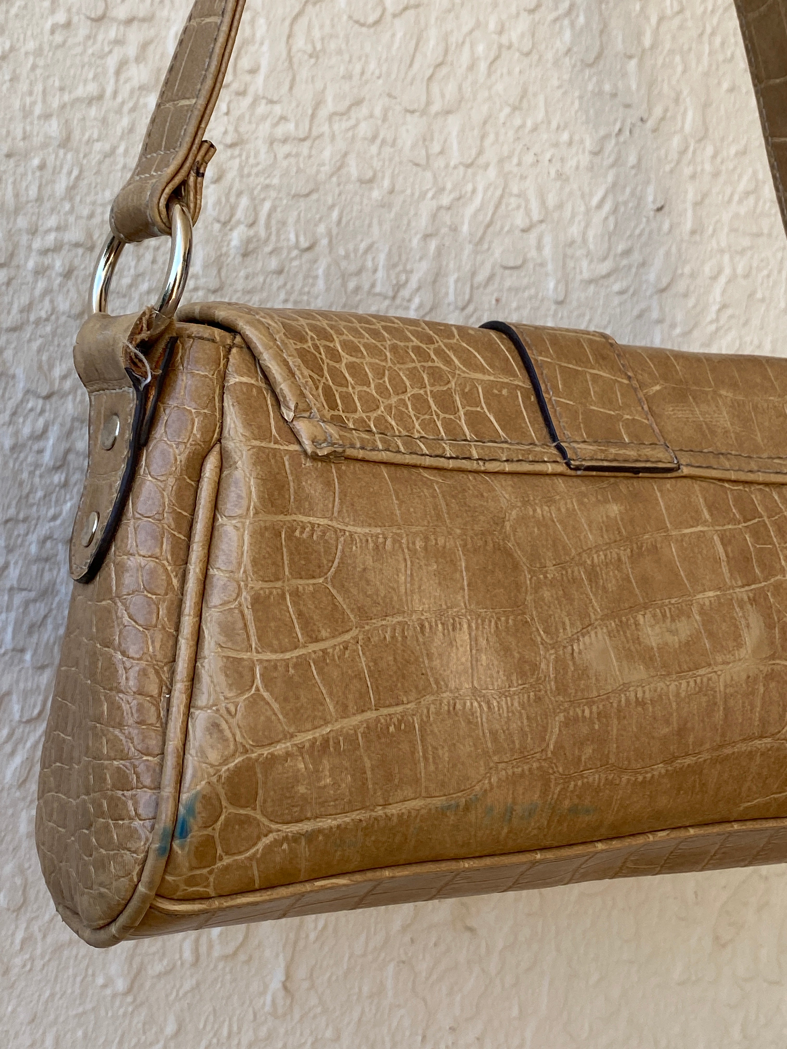 Vintage Beige Croc Embossed Shoulder Bag - Y2K Buckle Baguette Handbag