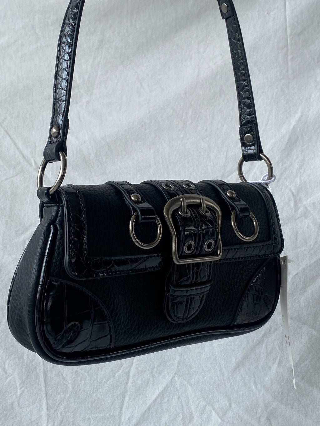 حقيبة كتف UO Jade Baguette سوداء من NWT Urban Outfitters