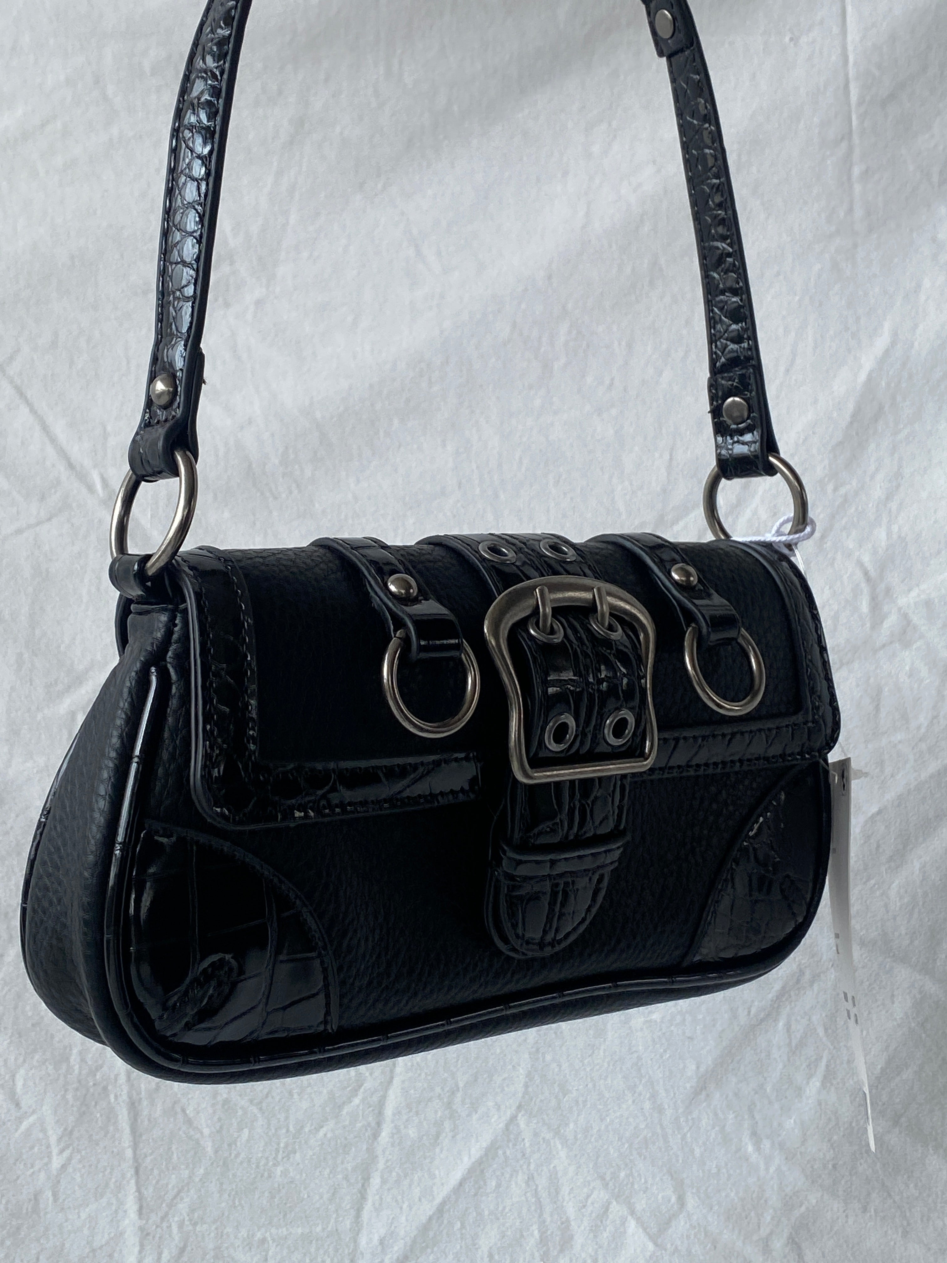 حقيبة كتف UO Jade Baguette سوداء من NWT Urban Outfitters