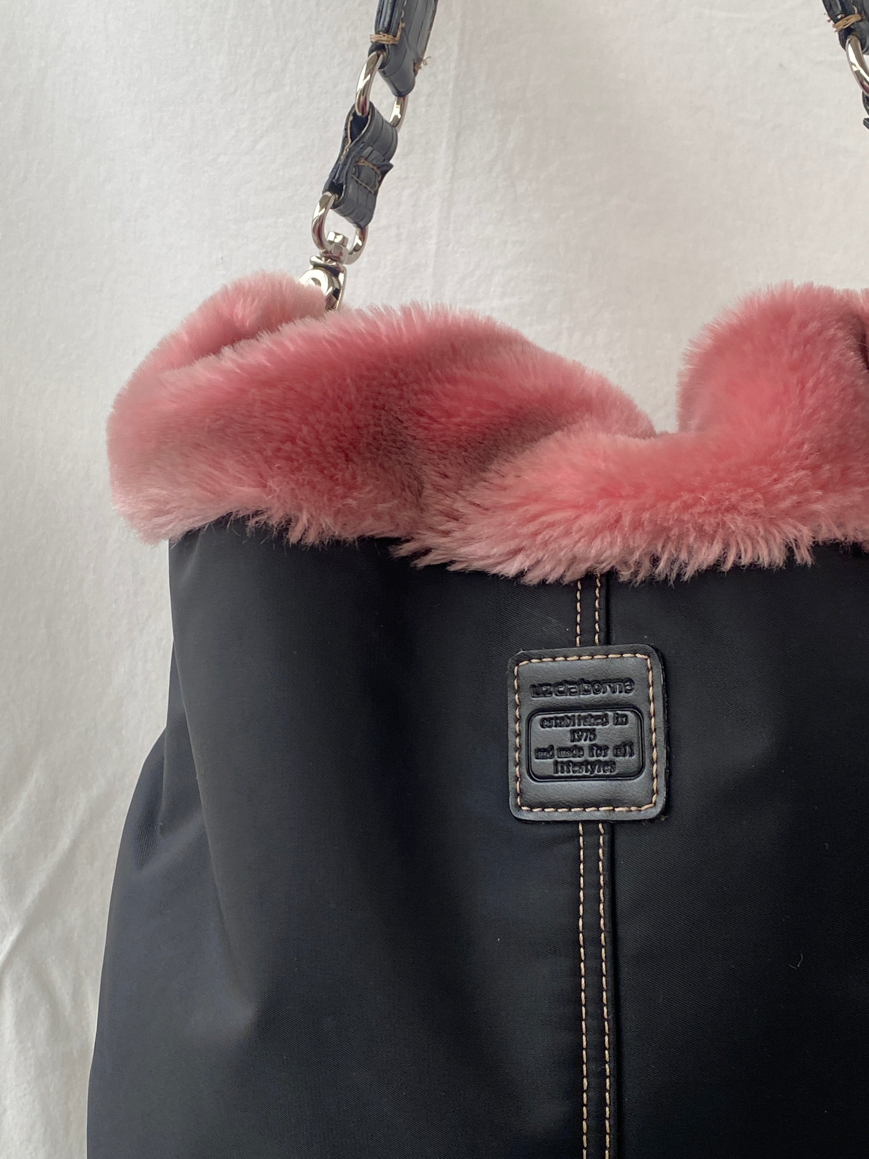 حقيبة كتف ليز كلايبورن توت سوداء مستوحاة من براتز من عام 2000