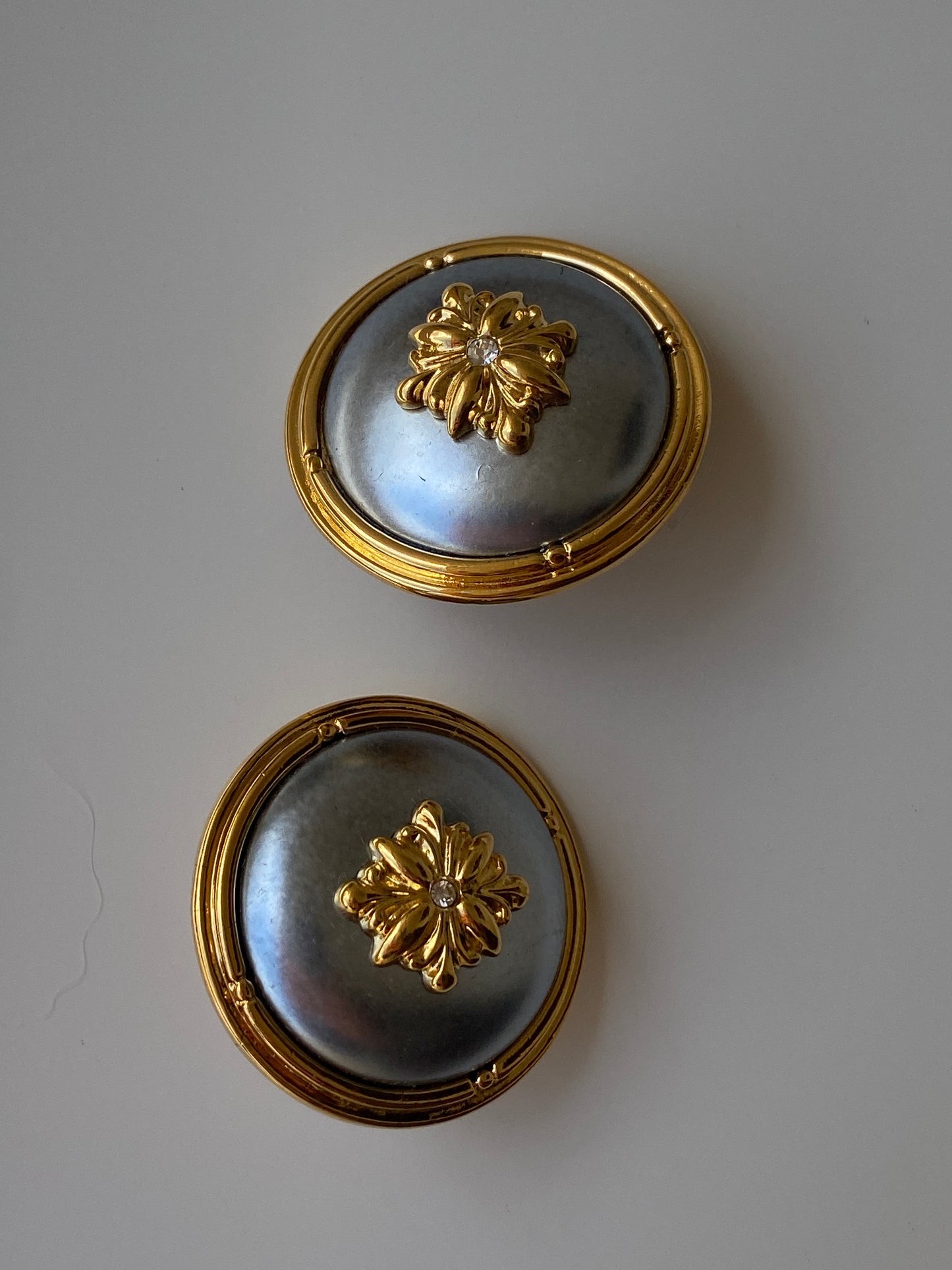 Vintage 1980s Two-Tone Silver Dome Gold Floral Rhinestone Centre Clip-On Earrings