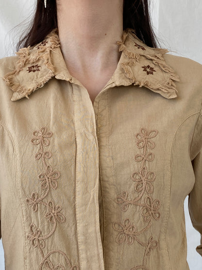 Unique Vintage Western Beige Floral Embroidered Frayed Patches Long Sleeve Button Up Women’s Shirt - M