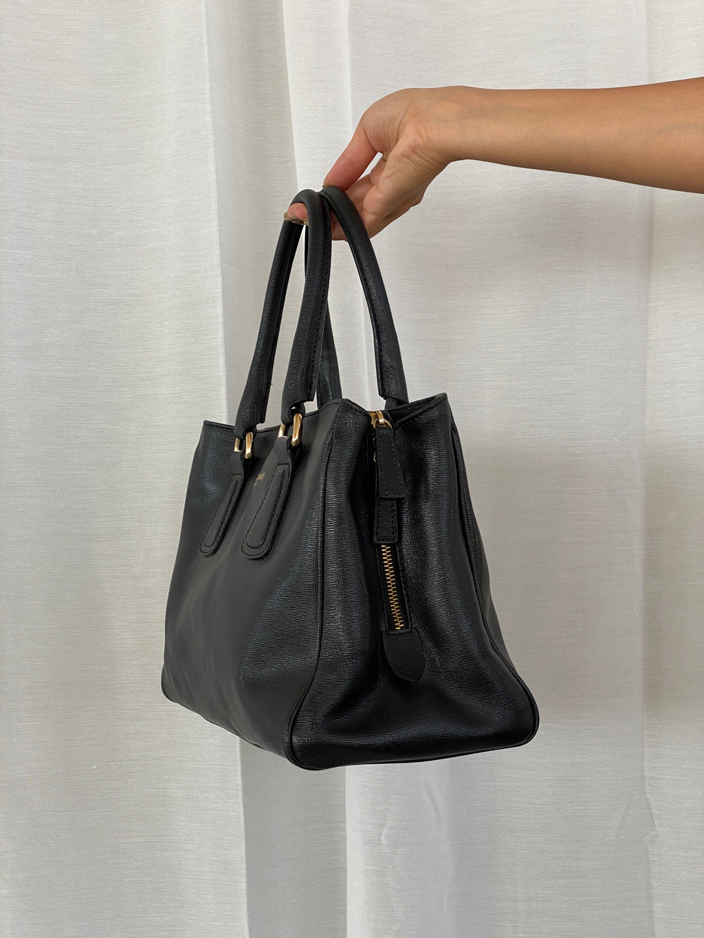 حقيبة عمل كلاسيكية من الجلد الأسود من Russel &amp; Bromley London