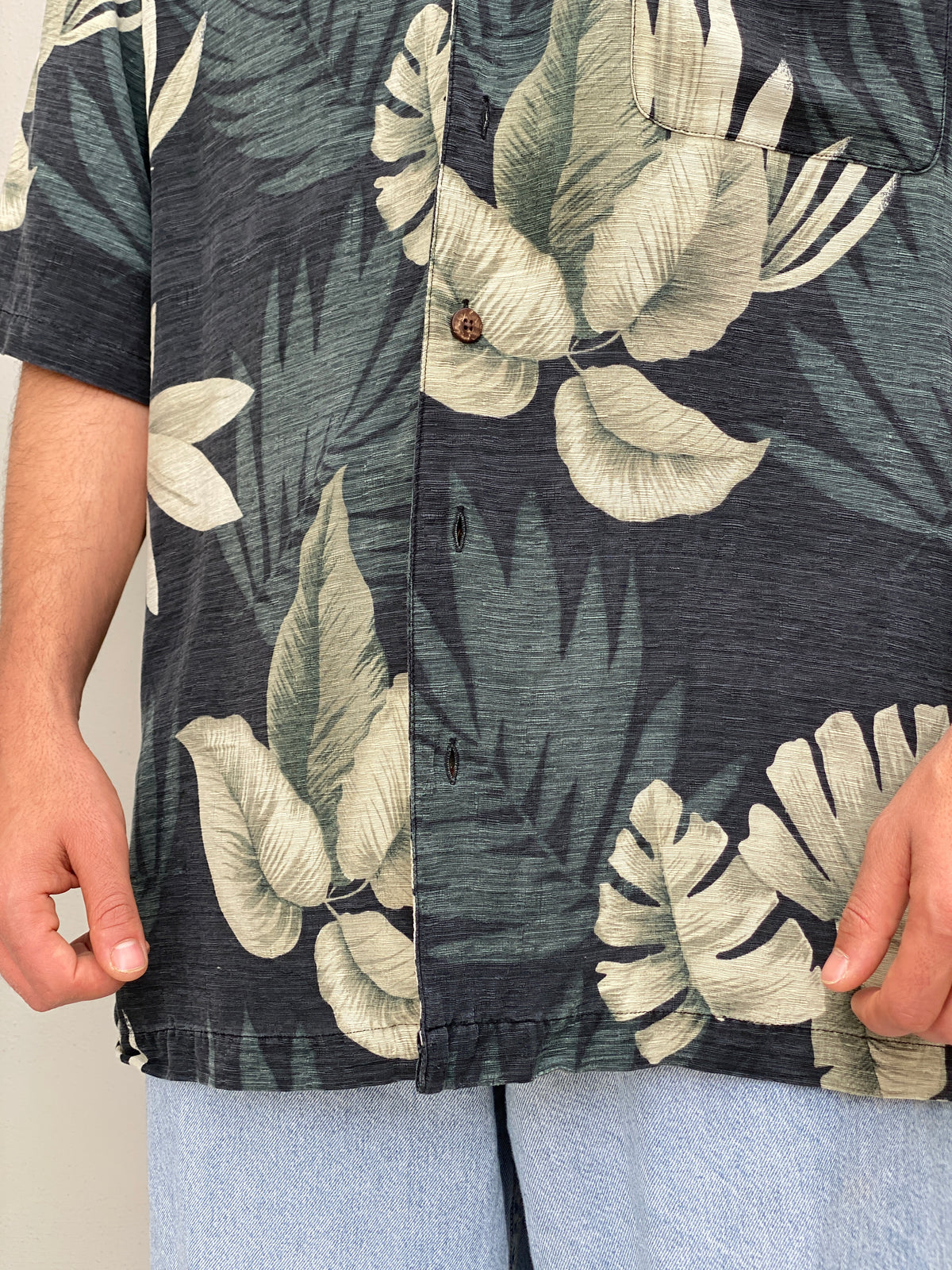 Vintage Havana Jacks Café Tropical Leaf Print Silk Hawaiian Shirt – XL Vintage Havana Jacks Café Tropical Leaf Print Silk Hawaiian Shirt – XL