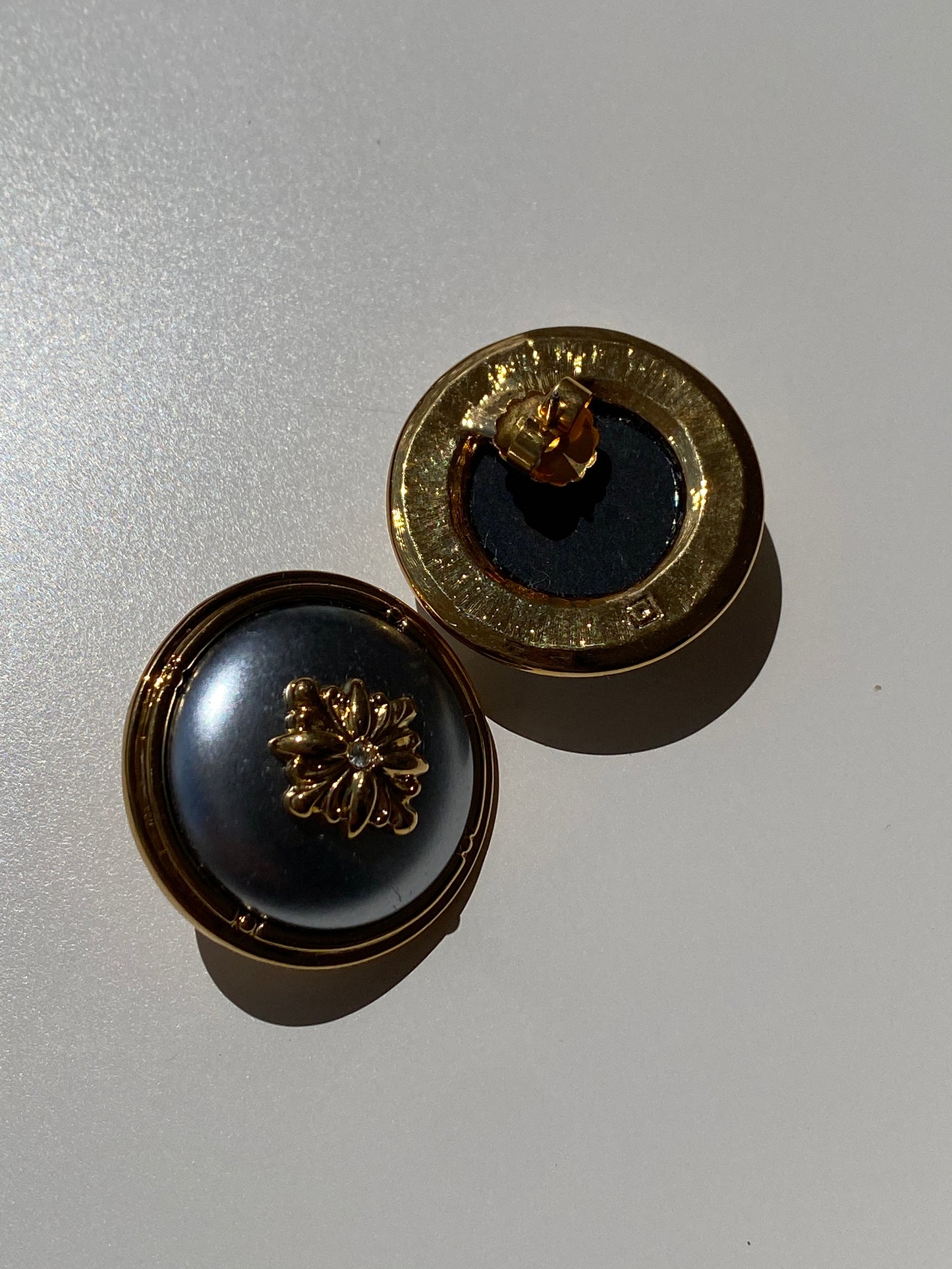 Vintage 1980s Two-Tone Silver Dome Gold Floral Rhinestone Centre Clip-On Earrings