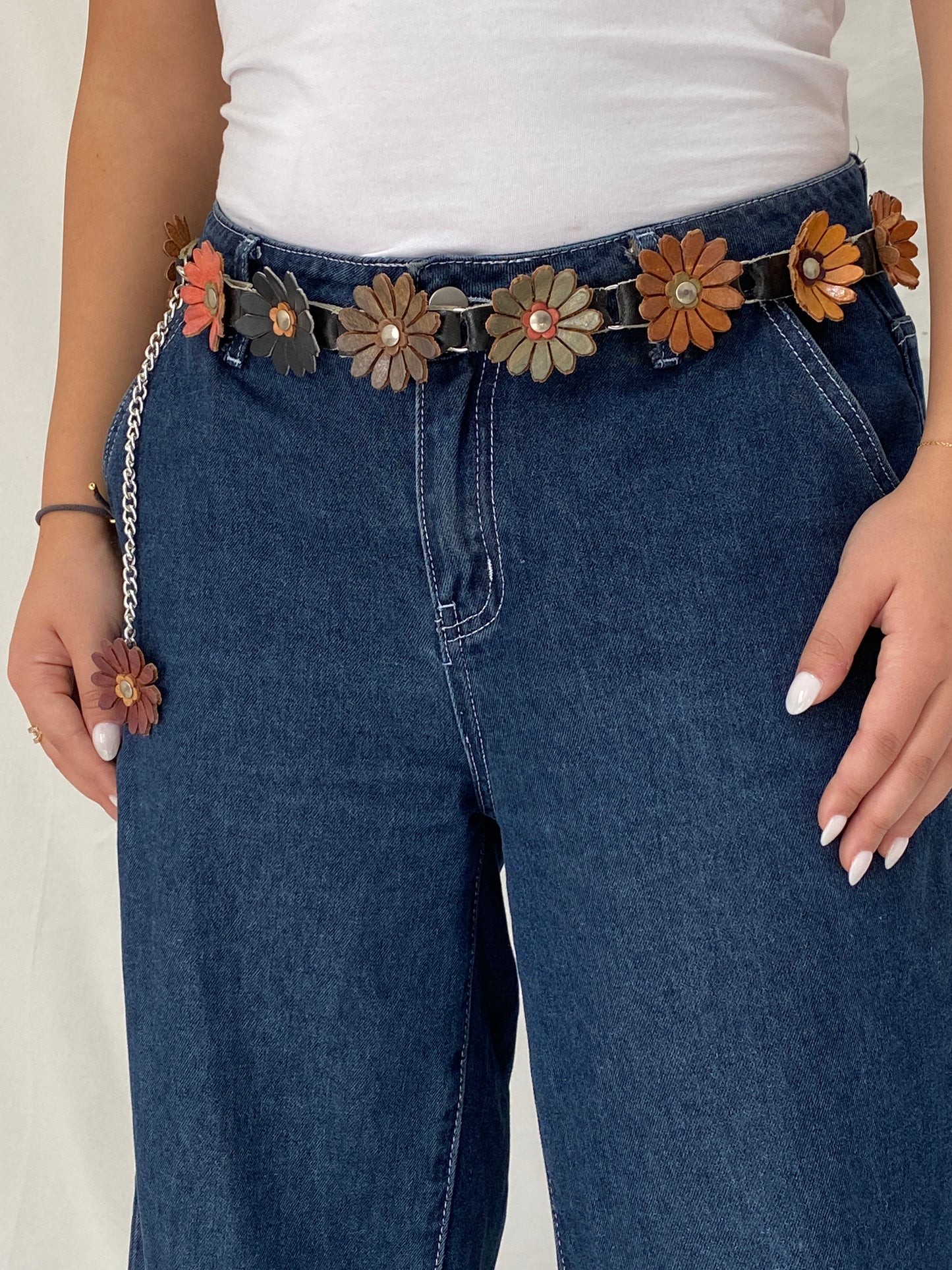 Vintage Leather Flower Chain Belt Boho Y2K Daisy Waist Belt with Dangling Charm