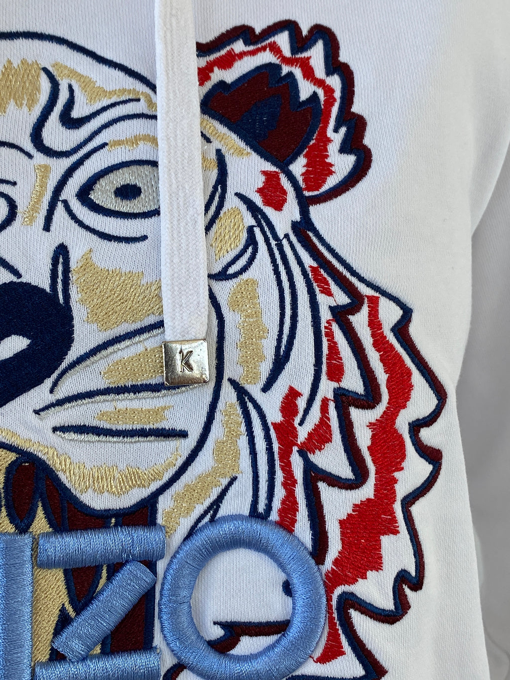 سويت شيرت بغطاء رأس نمر أبيض مطرز من كينزو باريس - مقاس صغير