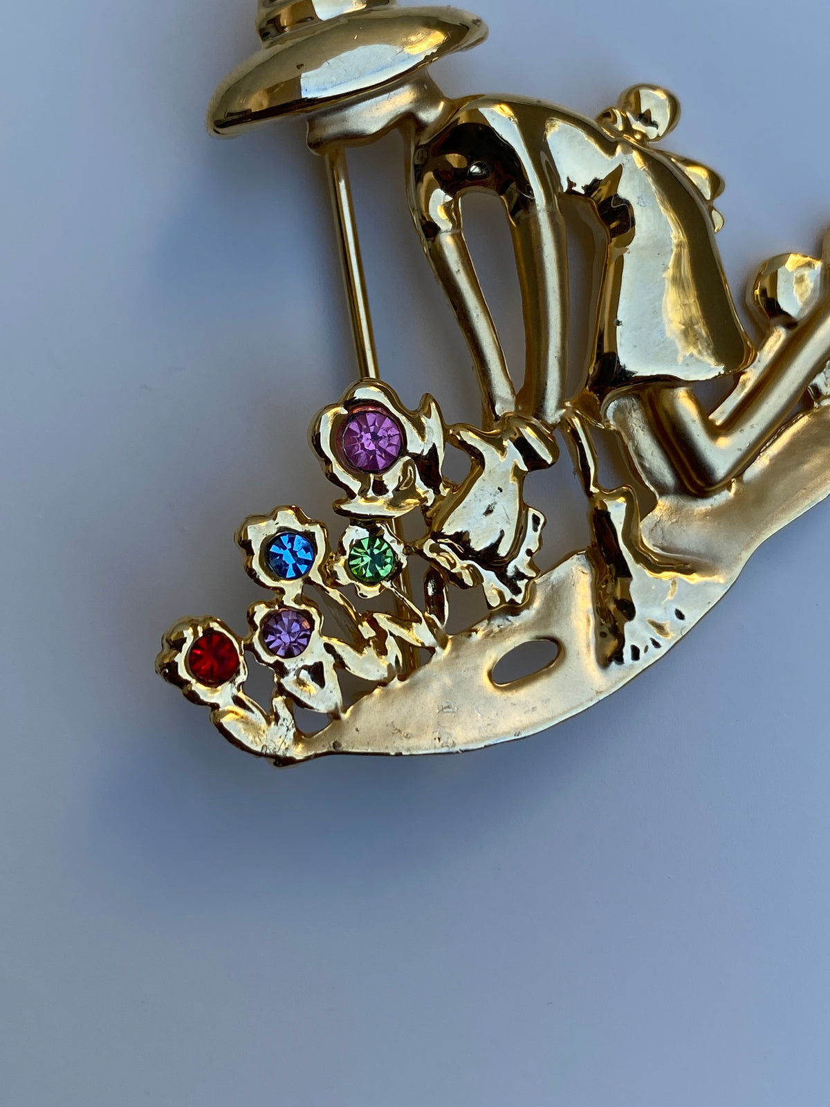 Vintage White Stag Gold-Tone Gardener Rhinestone Brooch Figural Floral Pin Vintage White Stag Gold-Tone Gardener Rhinestone Brooch Figural Floral Pin