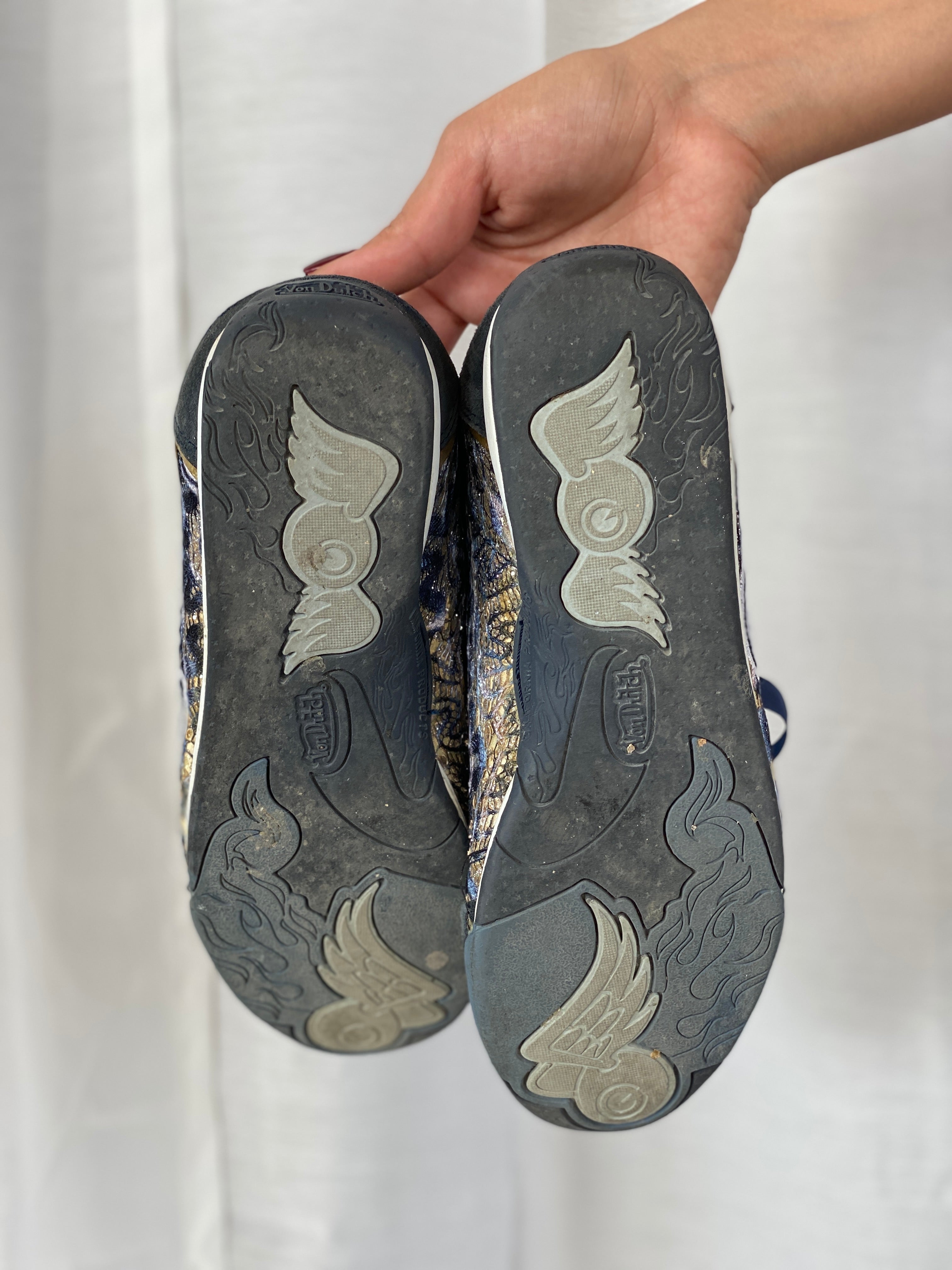 حذاء رياضي أزرق داكن من فون داتش - 36 يورو