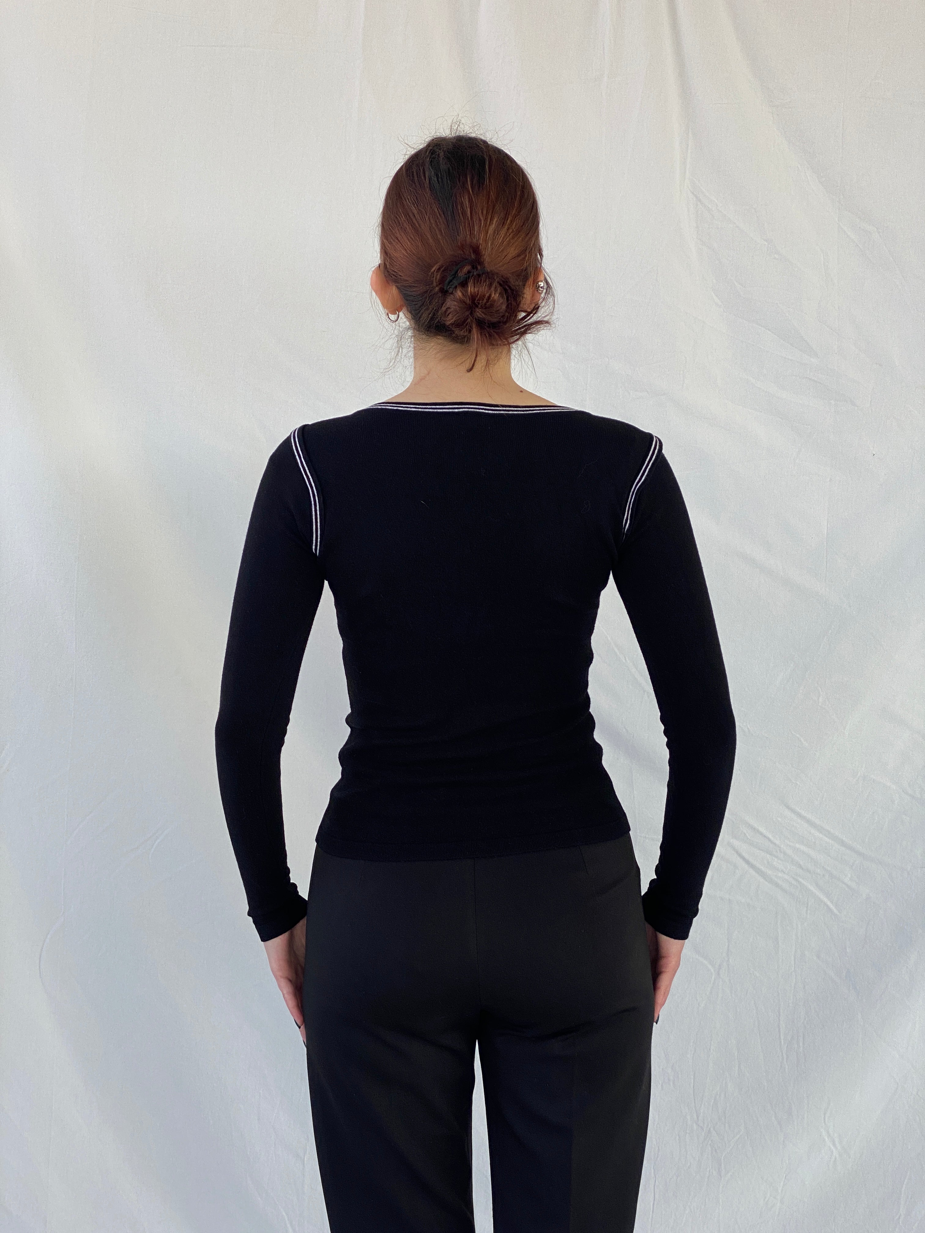 بلوزة إيتام نسائية سوداء بأكمام طويلة من التسعينيات - مقاس صغير