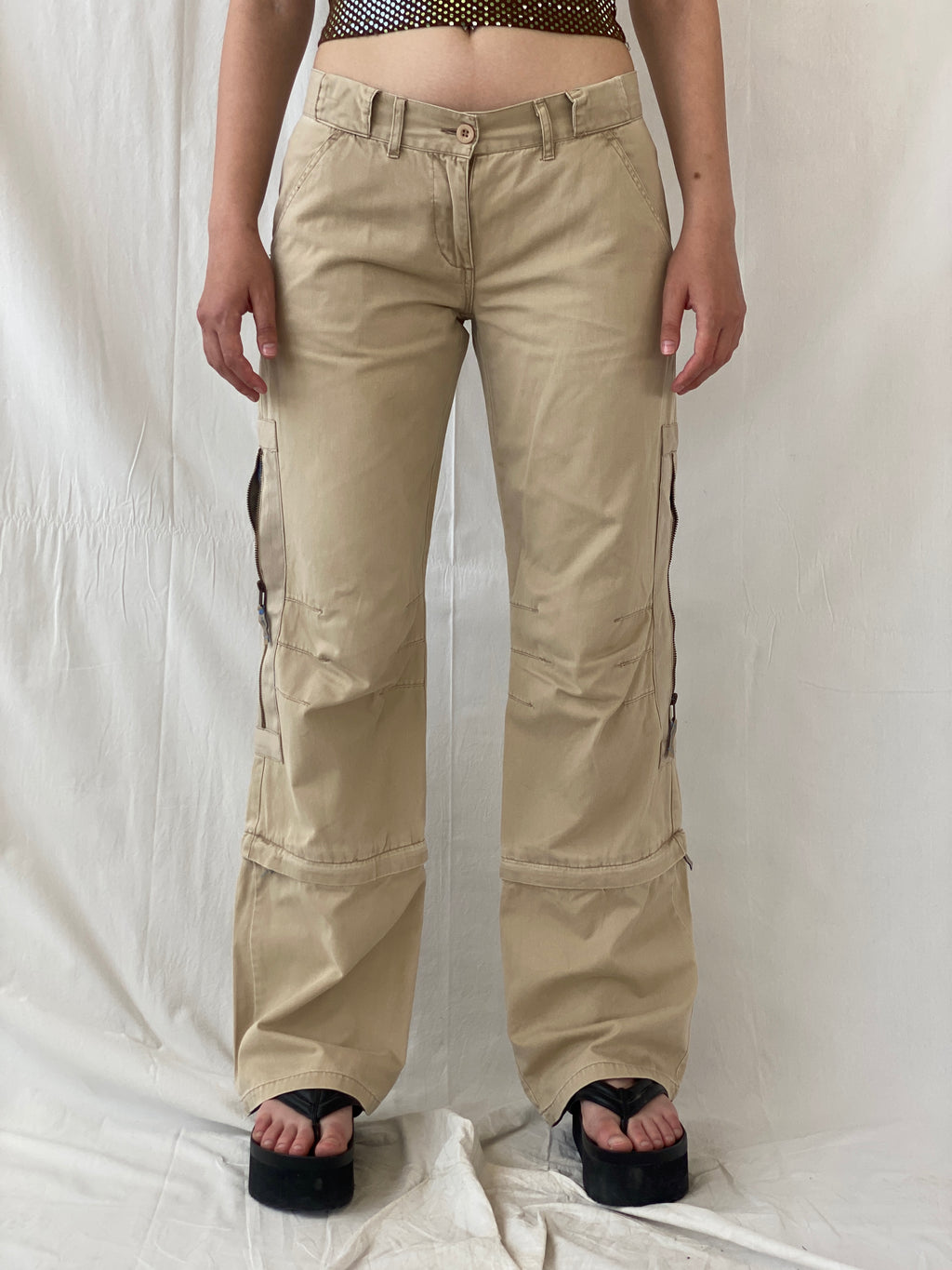 بنطلون كارجو Y2K IDPDT بيج منخفض الخصر وواسع الساق وطول قابل للتعديل - M