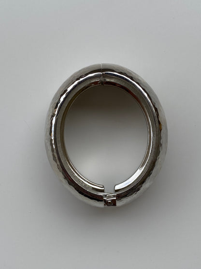Vintage Silver-Tone Hammered Hinged Bangle Bracelet – Sculptural Minimalist Cuff