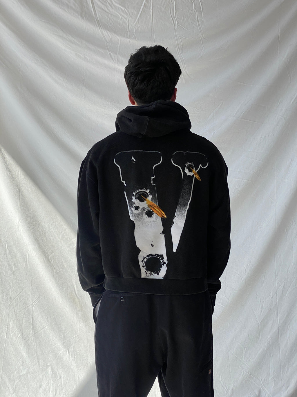 هودي رجالي أسود من VLONE X POP SMOKE "HAWK 'EM" "Meet The Woo 2" - مقاس XL