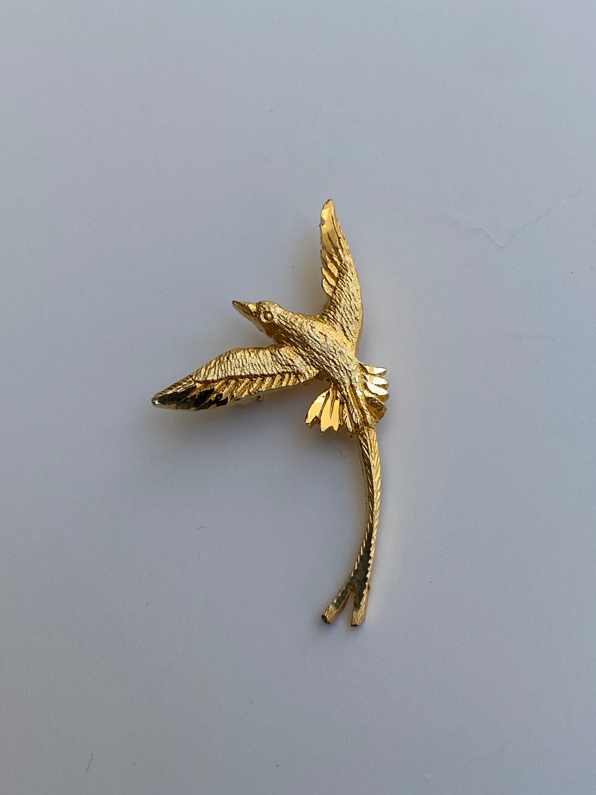 Vintage AA Fine Pewter Gold Tone Flying Swallow Bird Brooch Gold Plated Figural Mini Pin Vintage AA Fine Pewter Gold Tone Flying Swallow Bird Brooch Gold Plated Figural Mini Pin