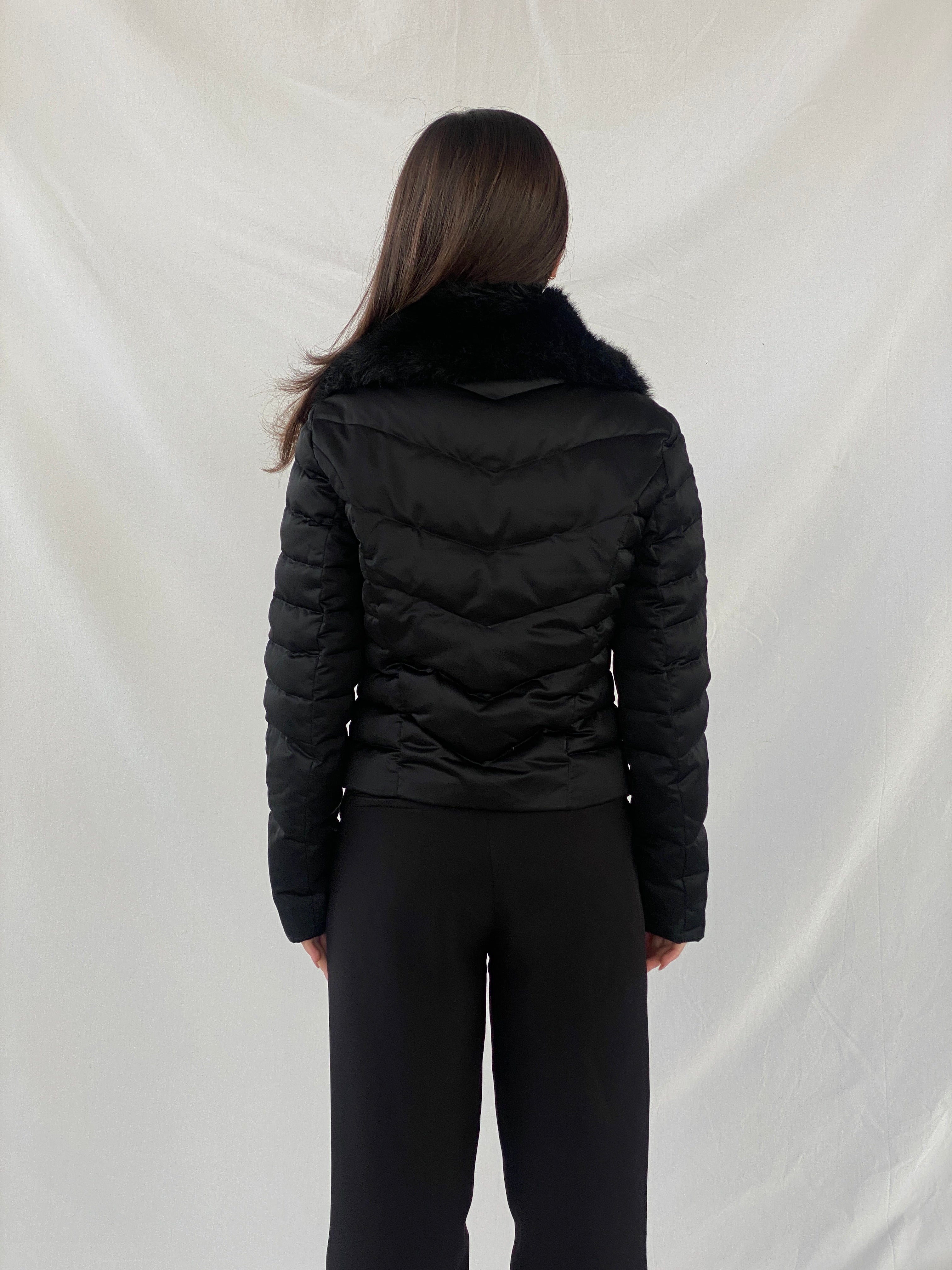 جاكيت منفوخ من بيبي باللون الأسود بياقة من الفرو الصناعي - مقاس متوسط