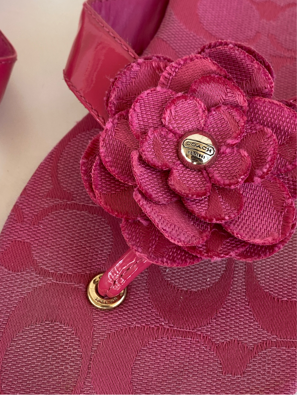 صندل كوتش سميرة الوردي المميز بنقشة الزهور - مقاس أوروبي 39.5