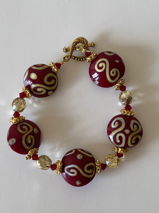 Vintage Lampwork Glass Bead Bracelet Red Swirl Beads with Gold-Tone Toggle Clasp