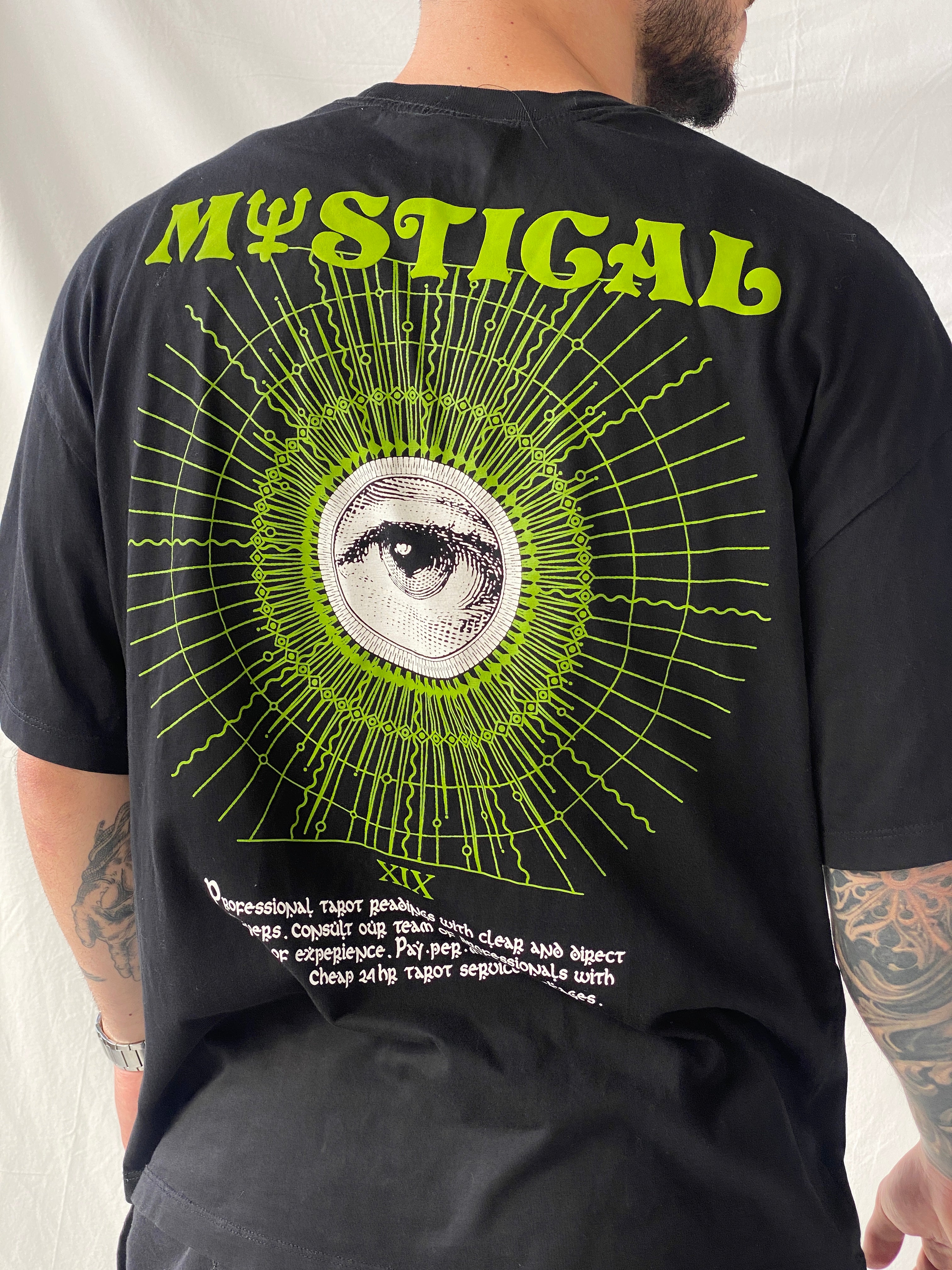 تي شيرت رجالي أسود مطبوع عليه رسومات غامضة من بيرشكا - مقاس متوسط