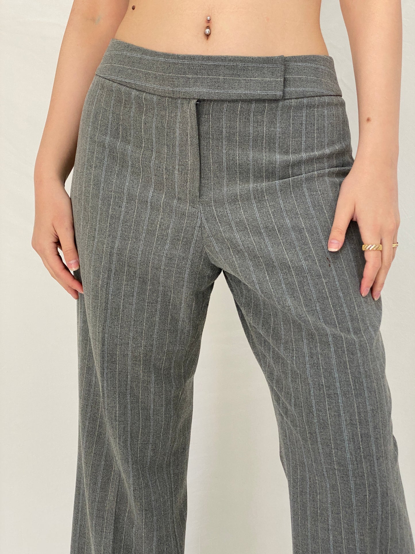 Vintage Tahari Arthur S. Levine Grey Pinstripe Suit Set Tailored Blazer & Straight-Leg Trousers Classic Officewear Power Suit - M