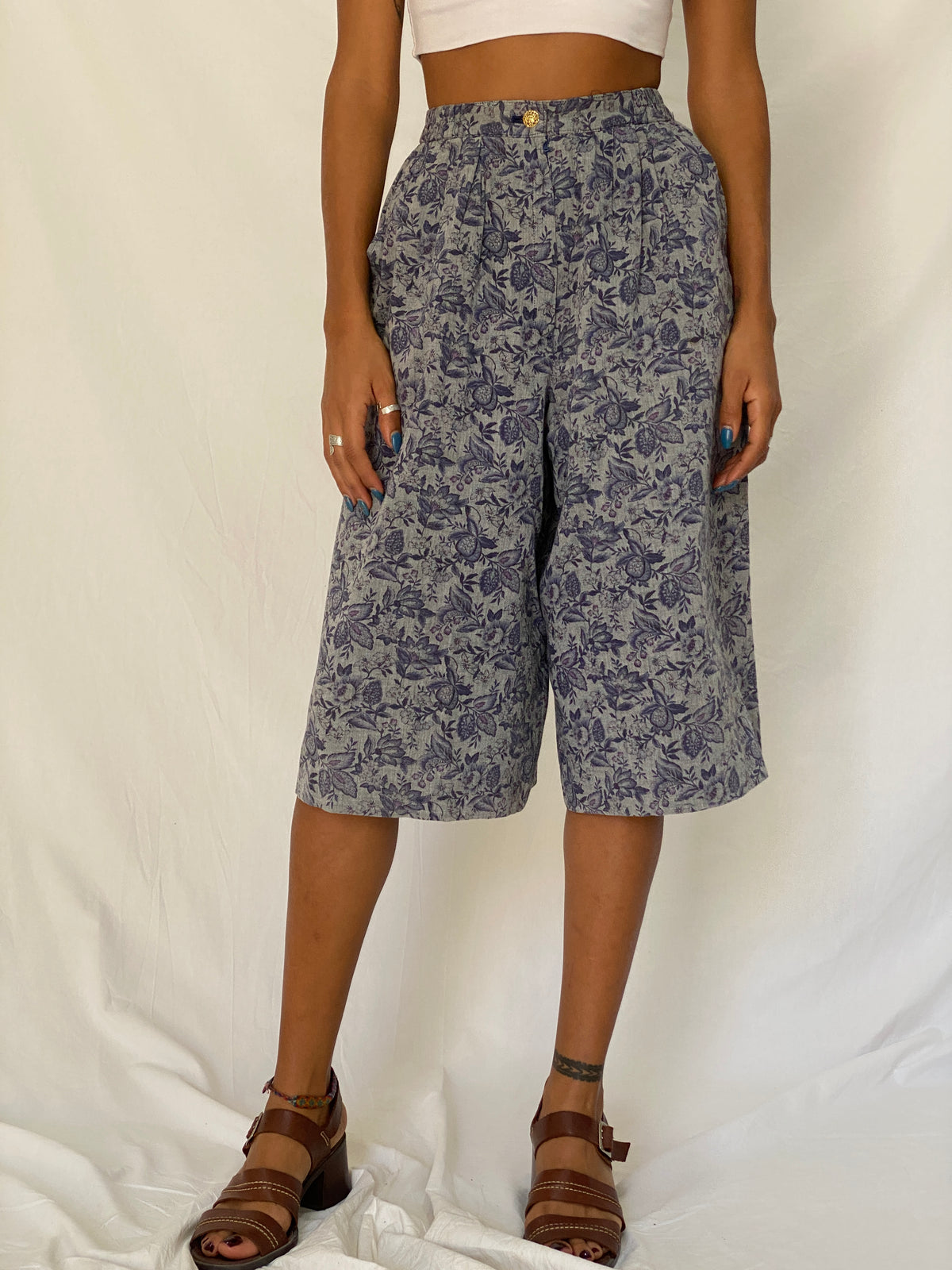 Vintage 90s Toa Lady’s Tokyo Grey Floral Wide Leg Culotte Pants - XS Vintage 90s Toa Lady’s Tokyo Grey Floral Wide Leg Culotte Pants - XS