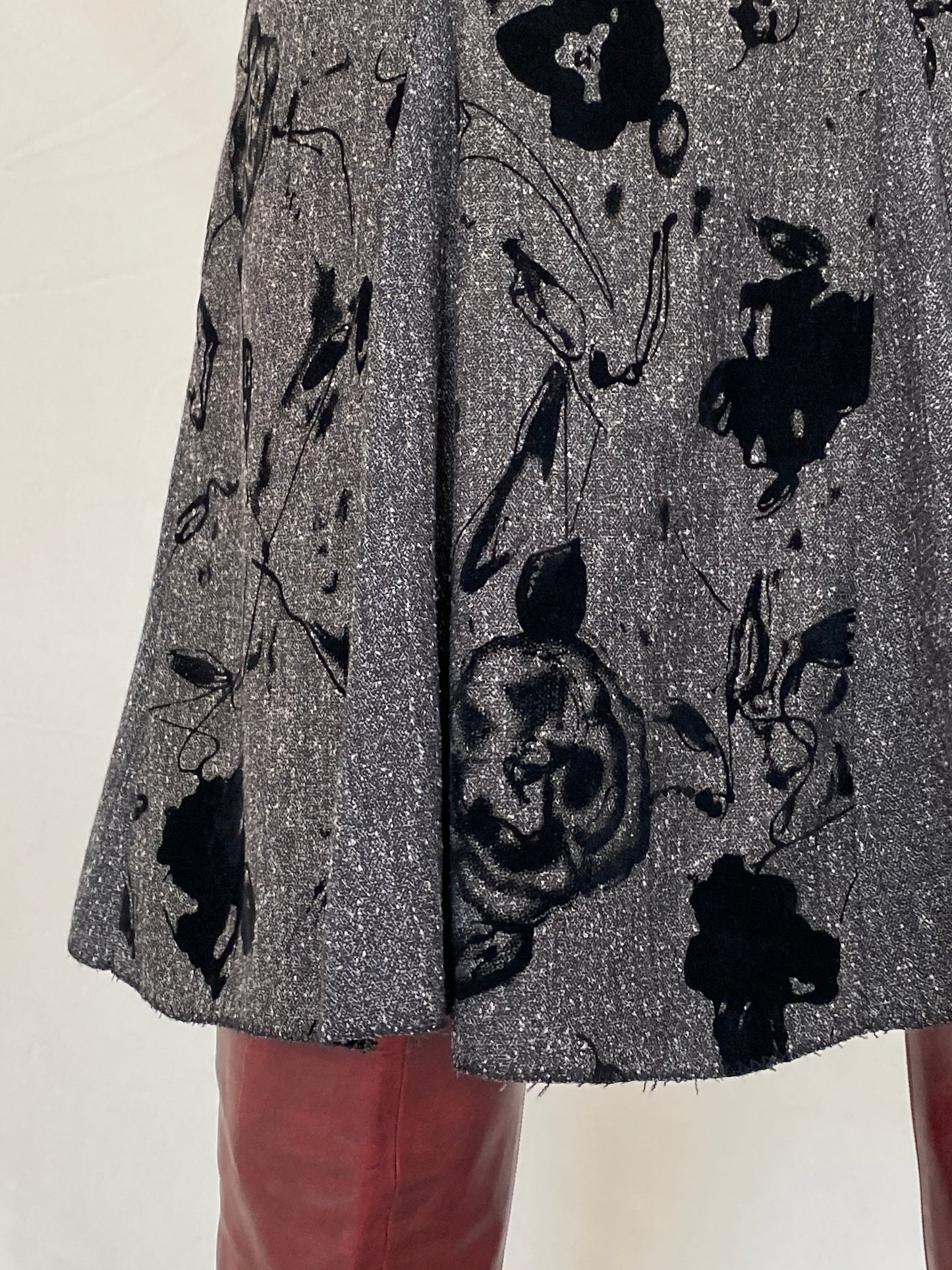 Vintage J&S Gray Flocked Floral Black A-Line Midi Skirt – M