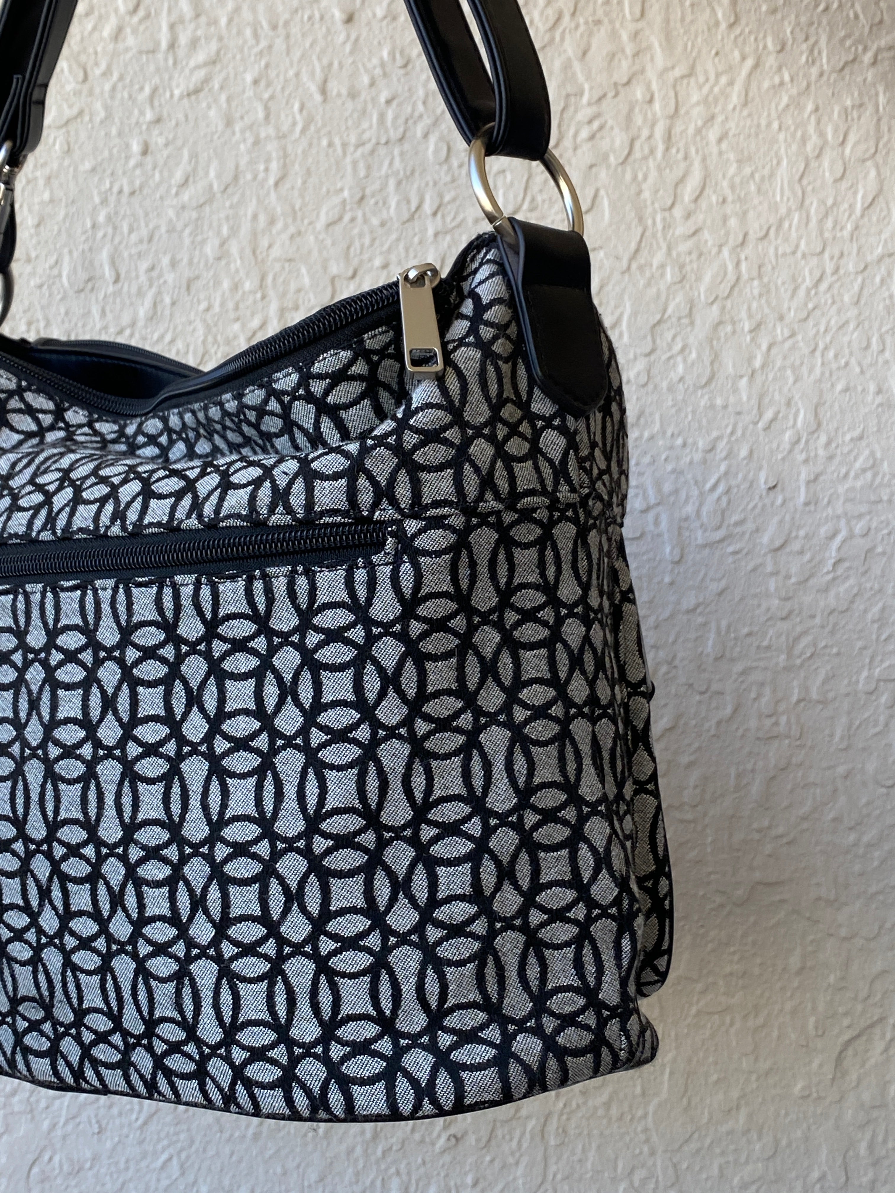 Monochrome Geometric Shoulder Bag – Vintage Zip Pocket Everyday Purse