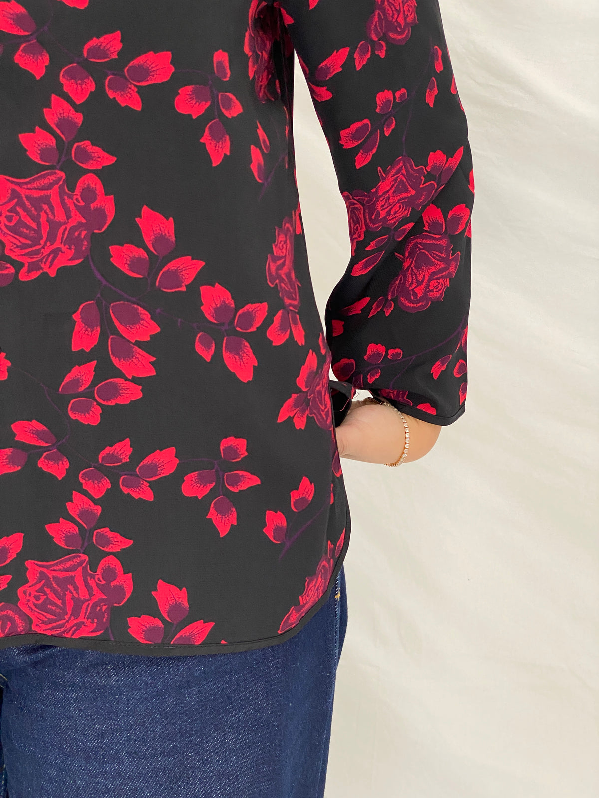 Vintage Y2K Richness Fashion Black & Red Floral Mandarin Collar Blouse - XL Vintage Y2K Richness Fashion Black & Red Floral Mandarin Collar Blouse - XL