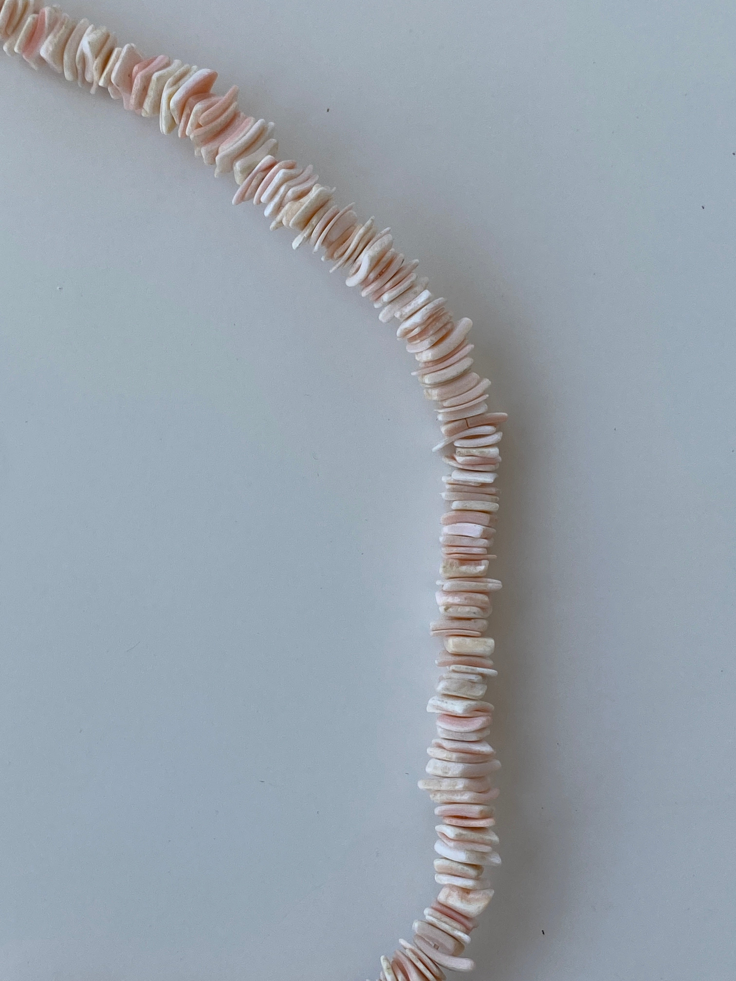 Vintage Pink Shell Beaded Necklace with Barrel Clasp – Natural Seashell Choker