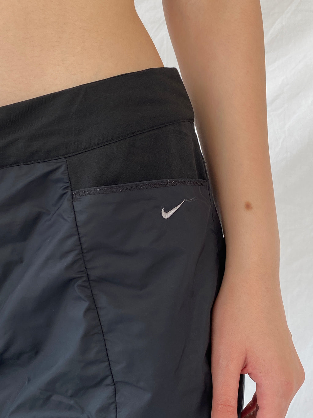 بنطال رياضي نسائي من Nike Black Windbreaker Sportswear - مقاس 2XL