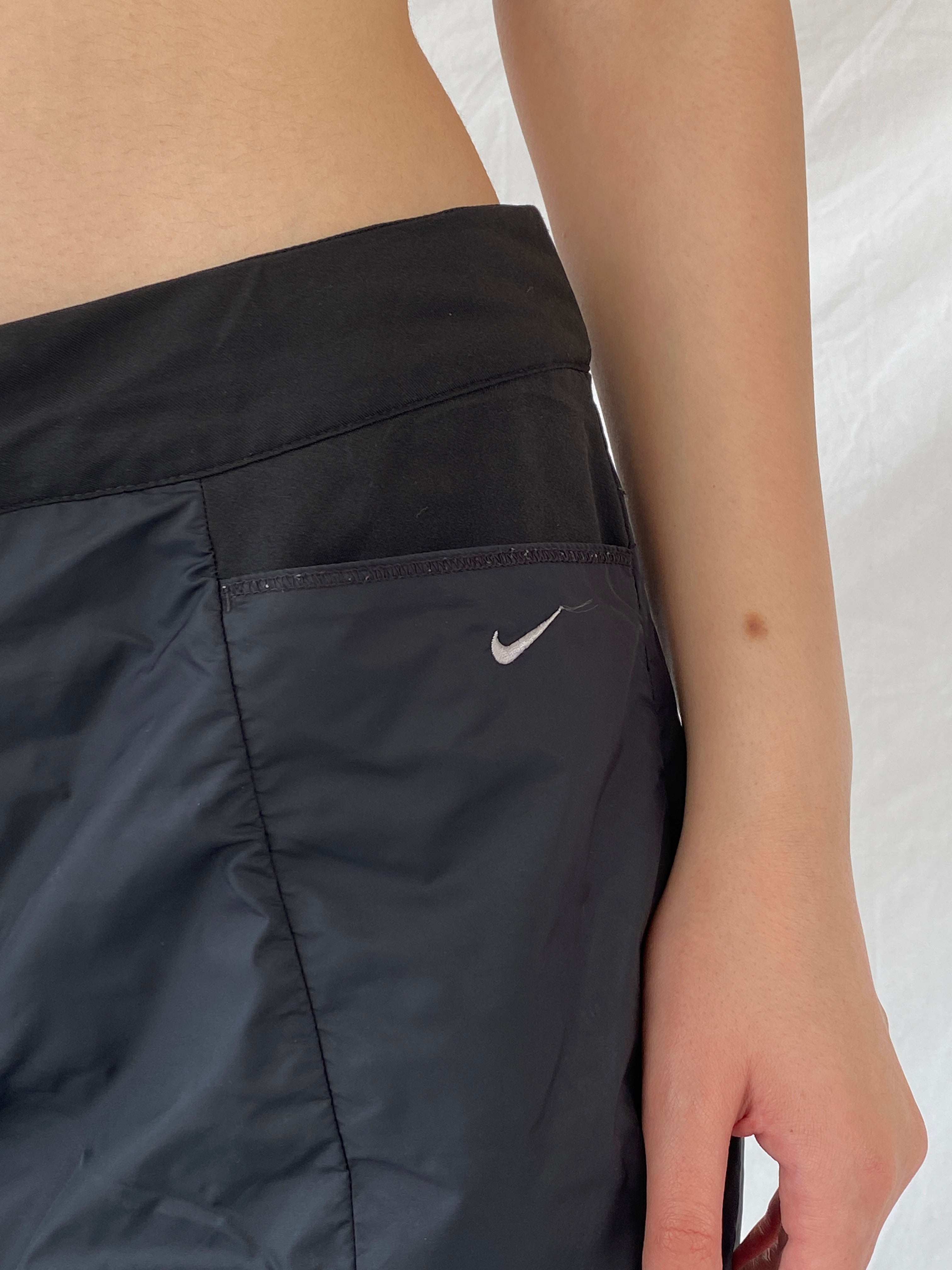 بنطال رياضي نسائي من Nike Black Windbreaker Sportswear - مقاس 2XL