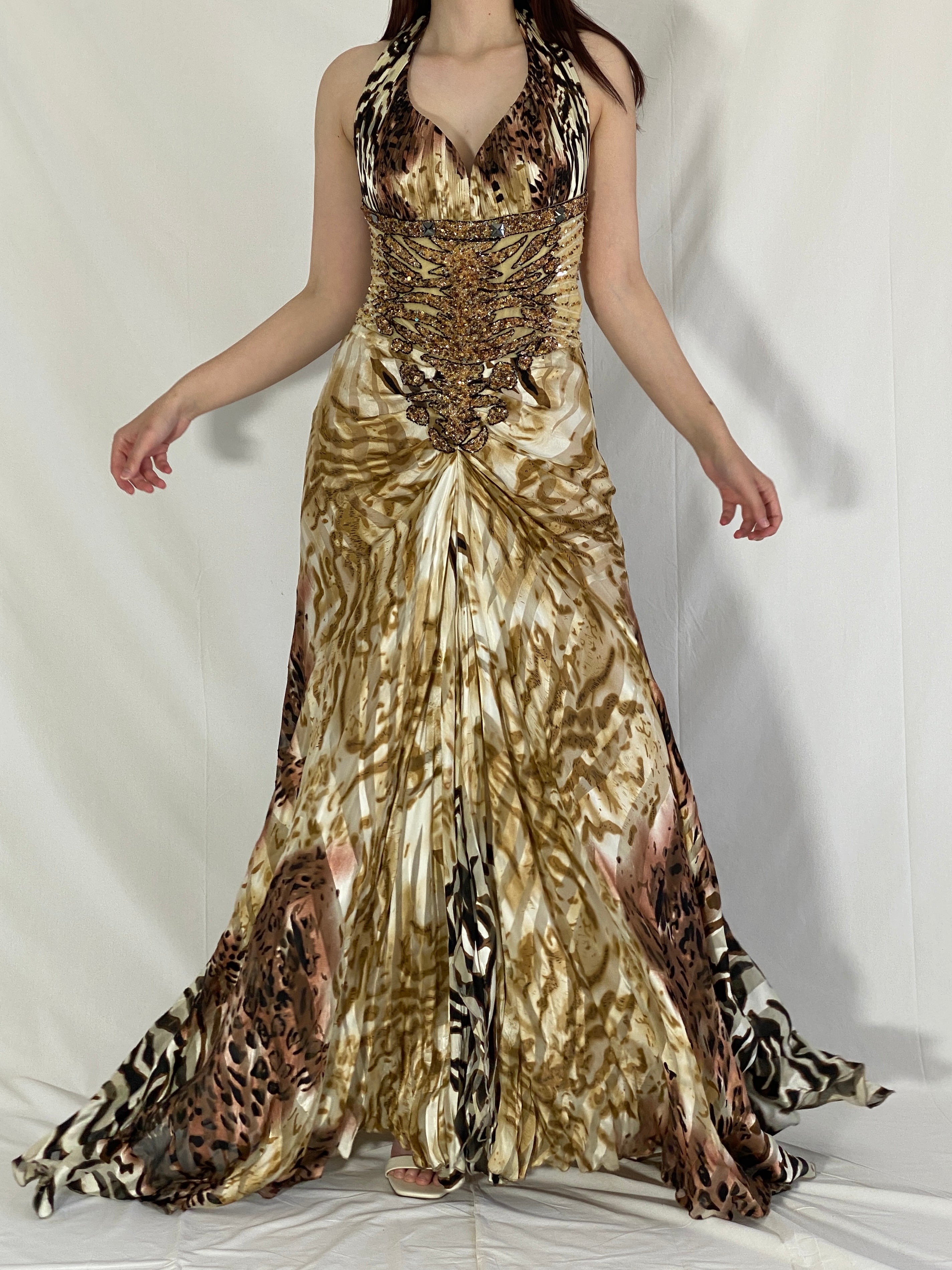 فستان سهرة هالتر مطبوع عليه حيوانات من مجموعة الرجاء كوتور Y2K، مزين بالخرز، على طراز روبرتو كافالي - مقاس صغير