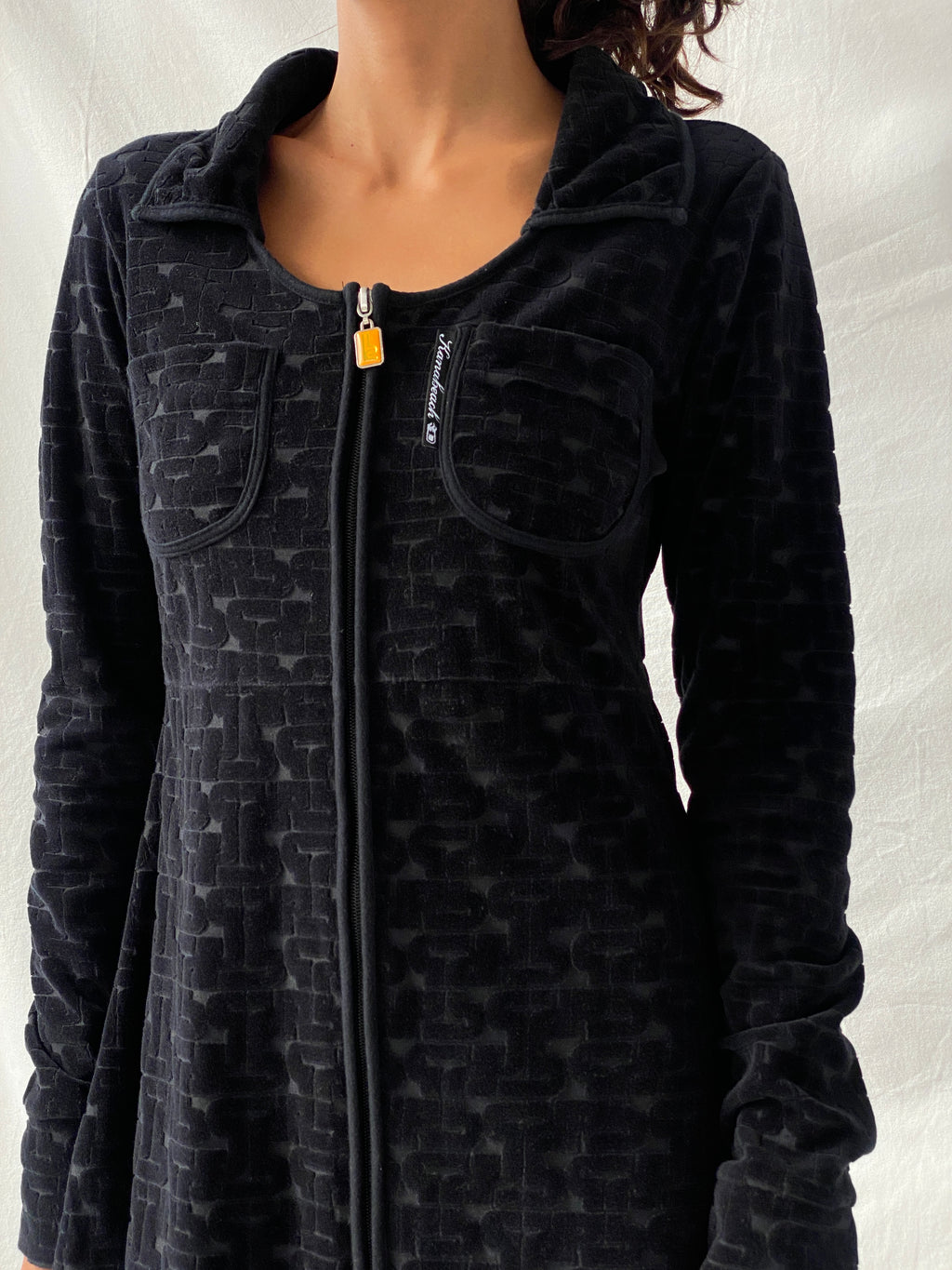 فستان كانا بيتش مونا أسود قصير من القطن بأكمام طويلة وسحاب - مقاس صغير