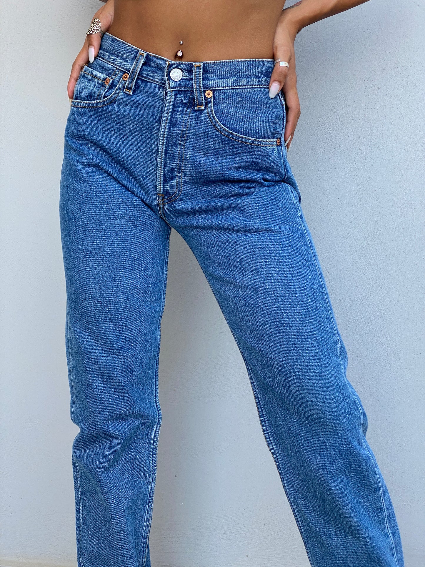 Vintage 90s Levi’s 501 Medium Wash Blue High-Rise Straight Leg Button Fly Jeans - 34EUR