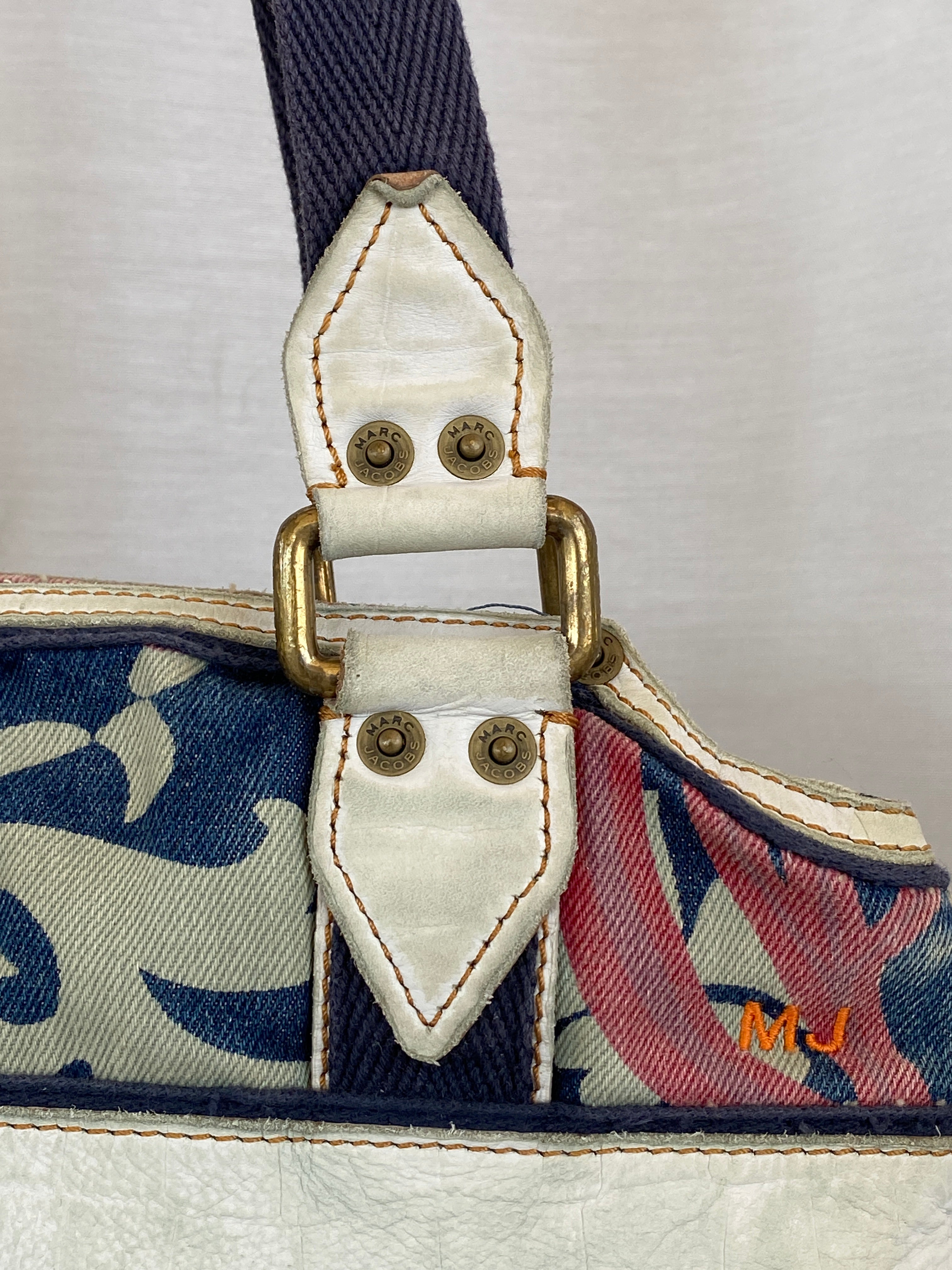 حقيبة يد كلاسيكية من مارك جاكوبس بطبعة دينم مع علامات