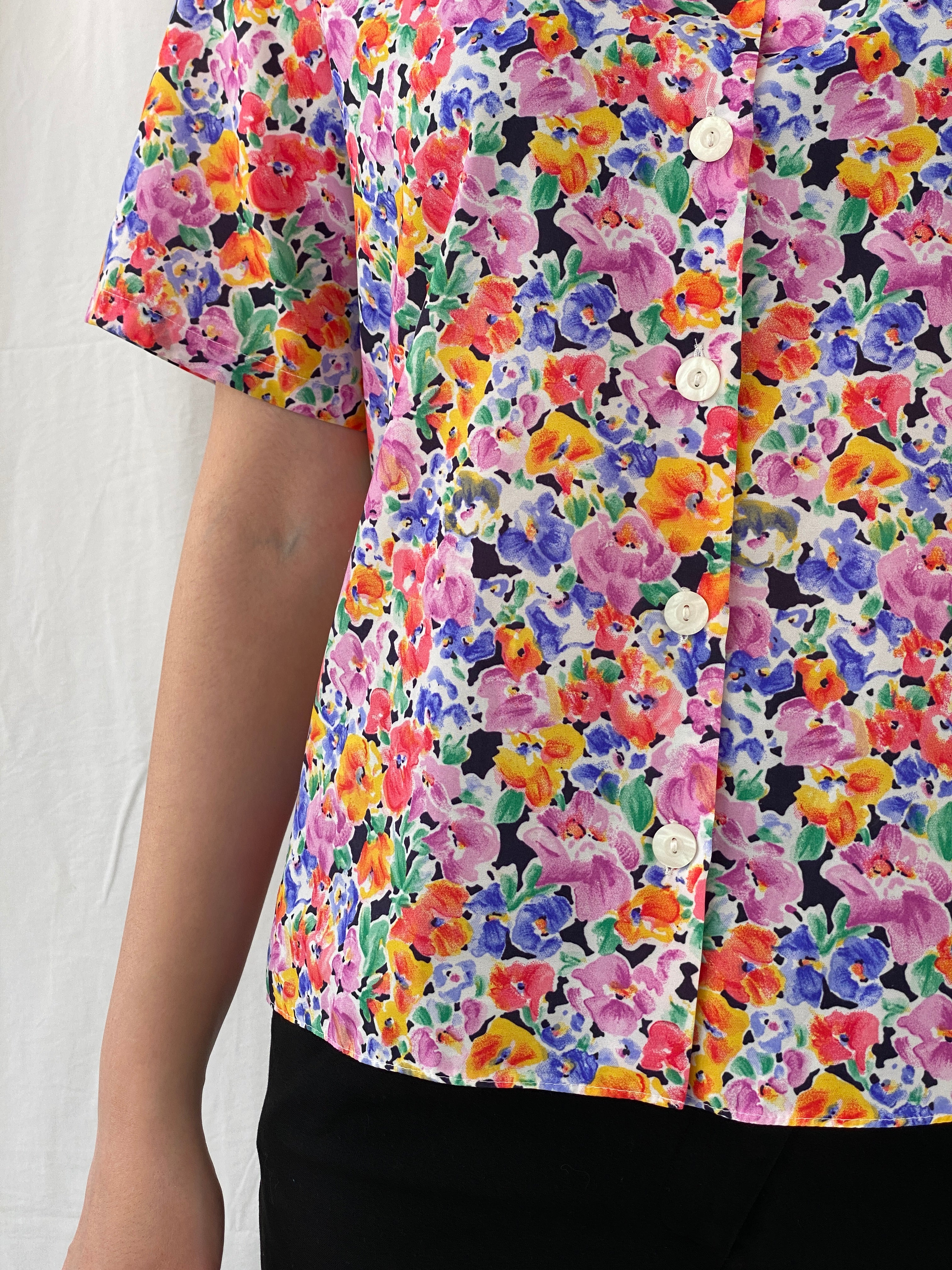 Vintage Handmade Women’s Floral Half Sleeve Button Up Shirt - M