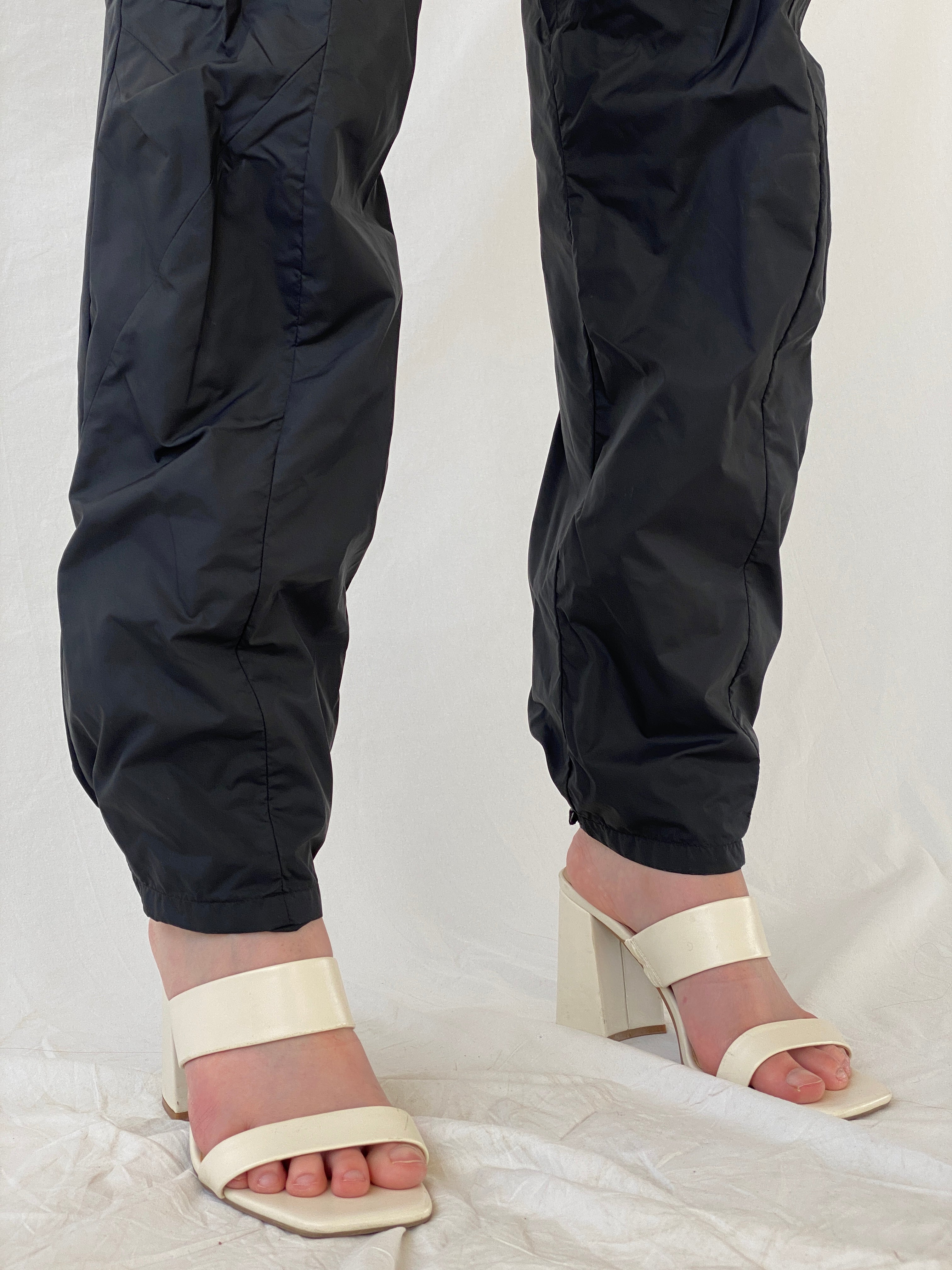 بنطال رياضي نسائي من Nike Black Windbreaker Sportswear - مقاس 2XL