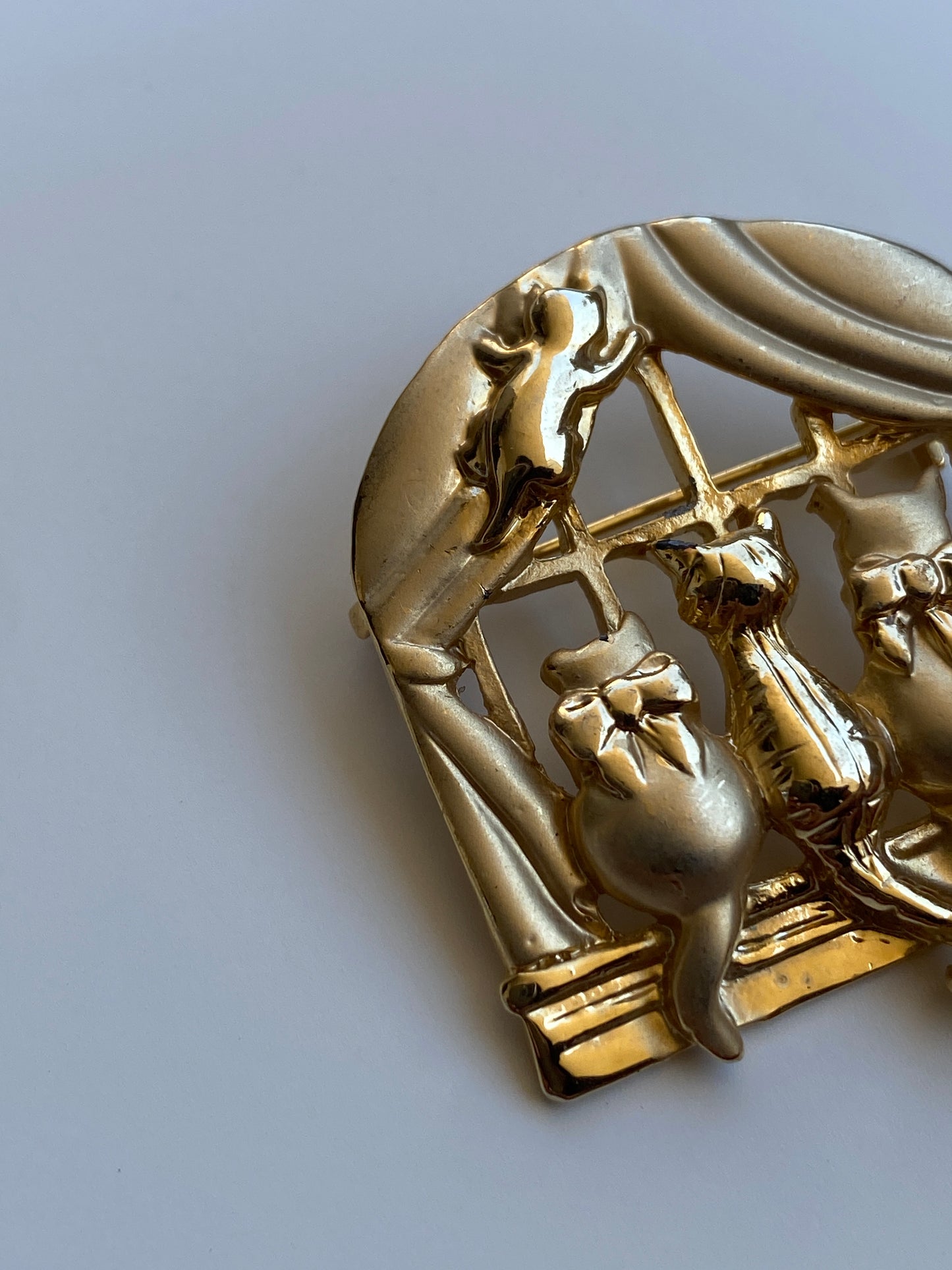 Vintage OAJC Gold-Tone Three Cats in a Window Figural Brooch