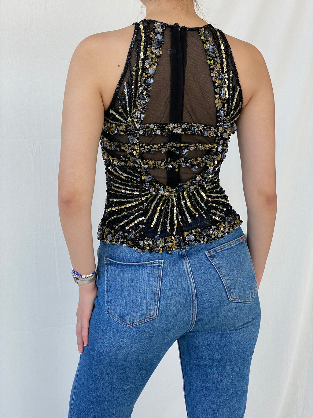 بلوزة حفلات شفافة سوداء مذهلة للغاية مزينة بخرز وترتر أسود وذهبي - S