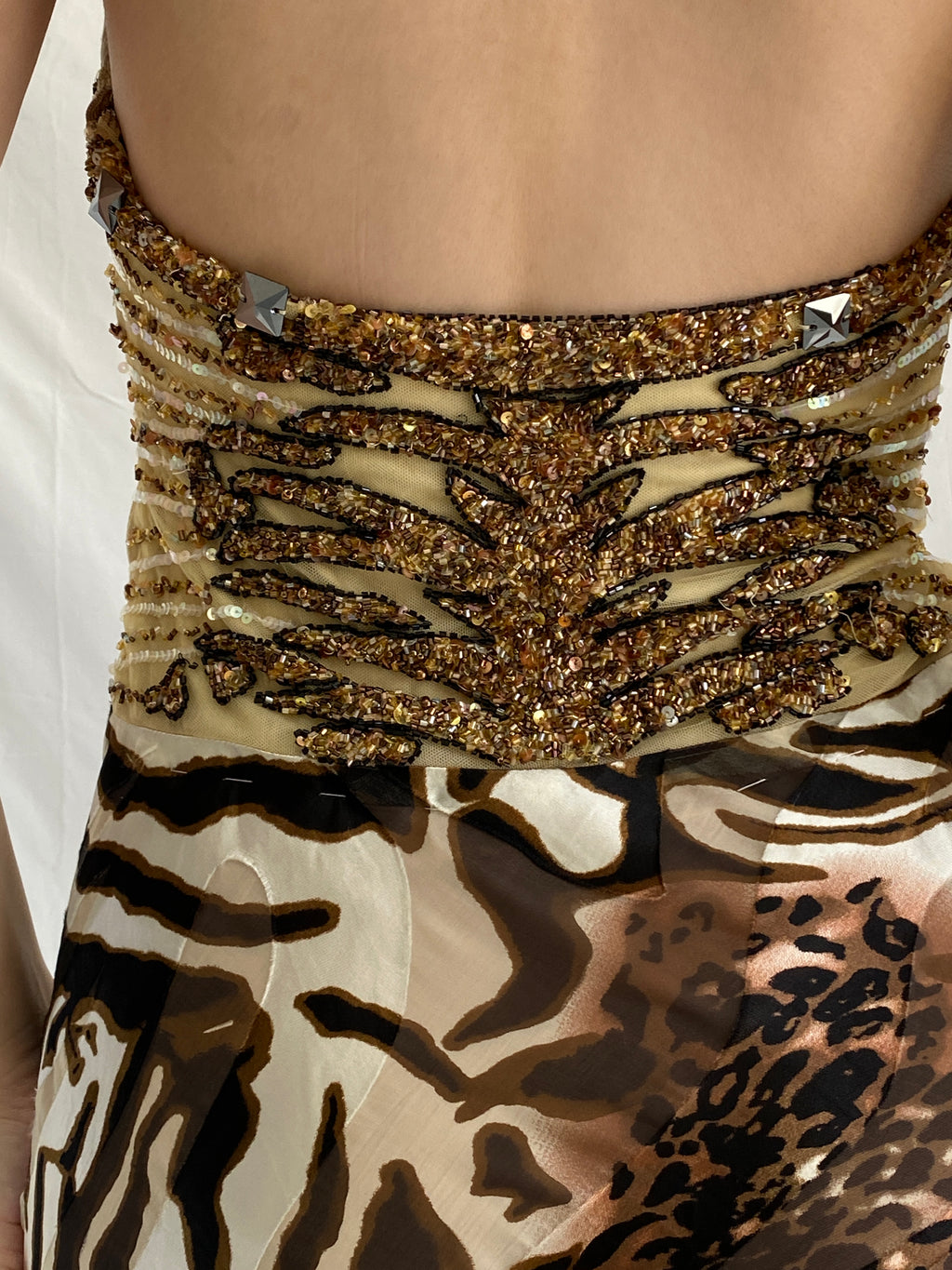 فستان سهرة هالتر مطبوع عليه حيوانات من مجموعة الرجاء كوتور Y2K، مزين بالخرز، على طراز روبرتو كافالي - مقاس صغير