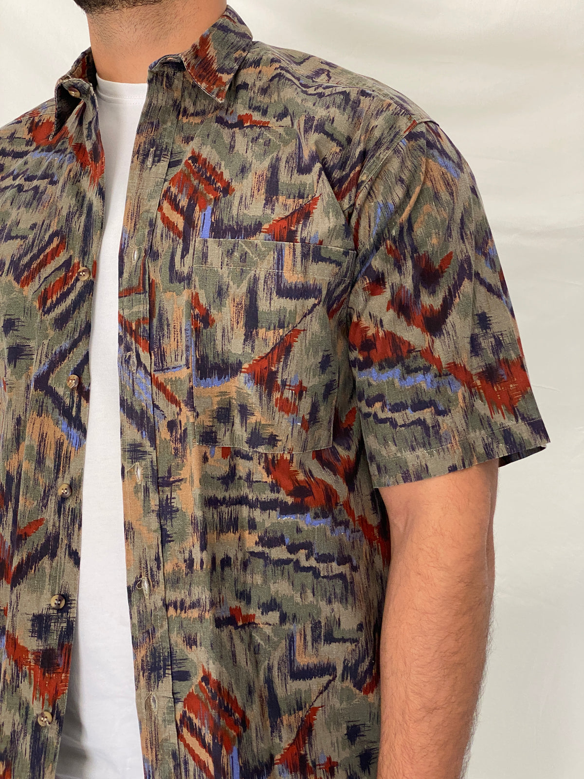 Vintage Bachrach Abstract Short Sleeve Olive Cotton Blend Shirt – L Vintage Bachrach Abstract Short Sleeve Olive Cotton Blend Shirt – L