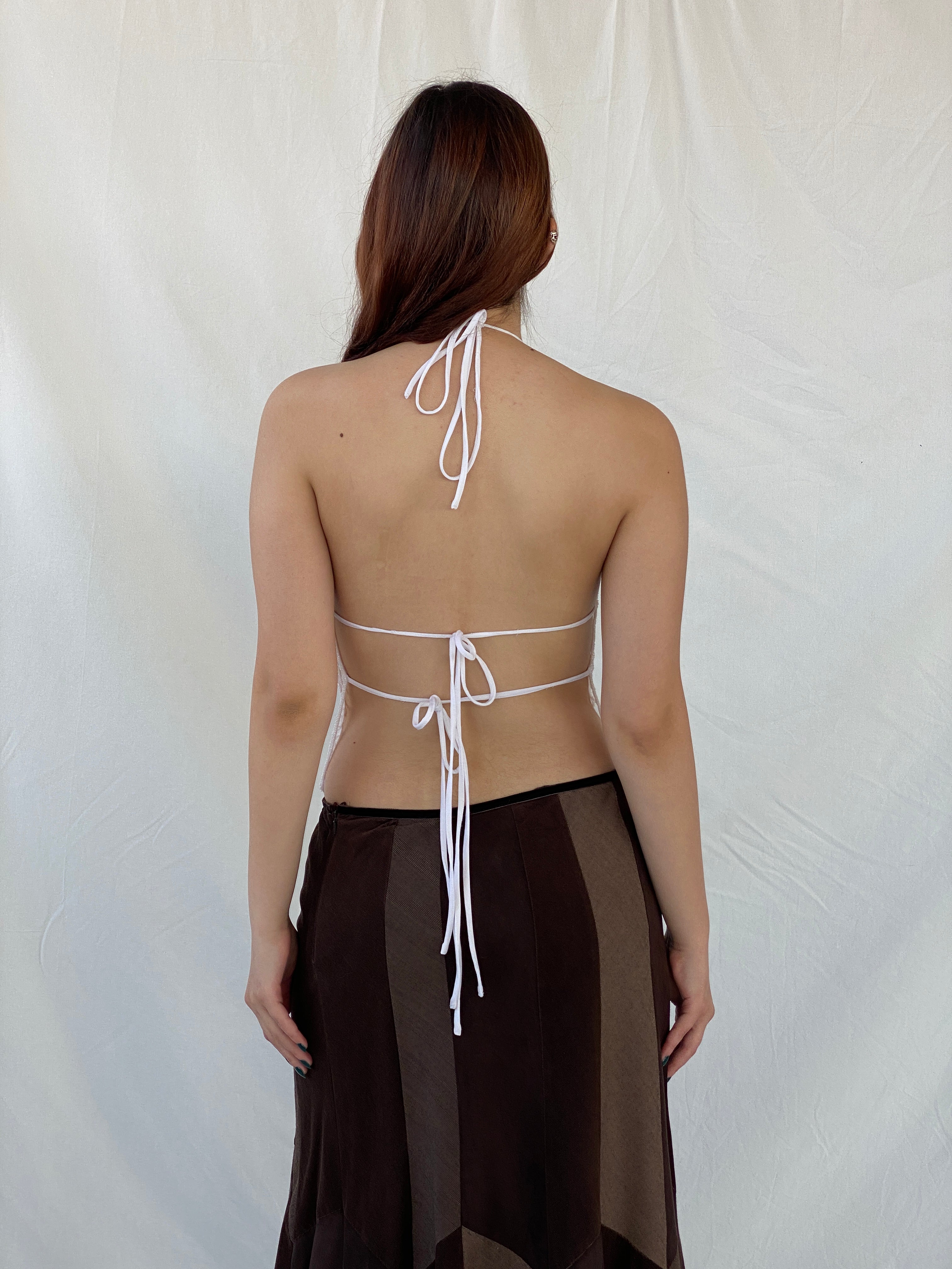 بلوزة نسائية شفافة مكشوفة الظهر ومزينة بالخرز باللون الأبيض من Y2K Hot Couture - مقاس صغير