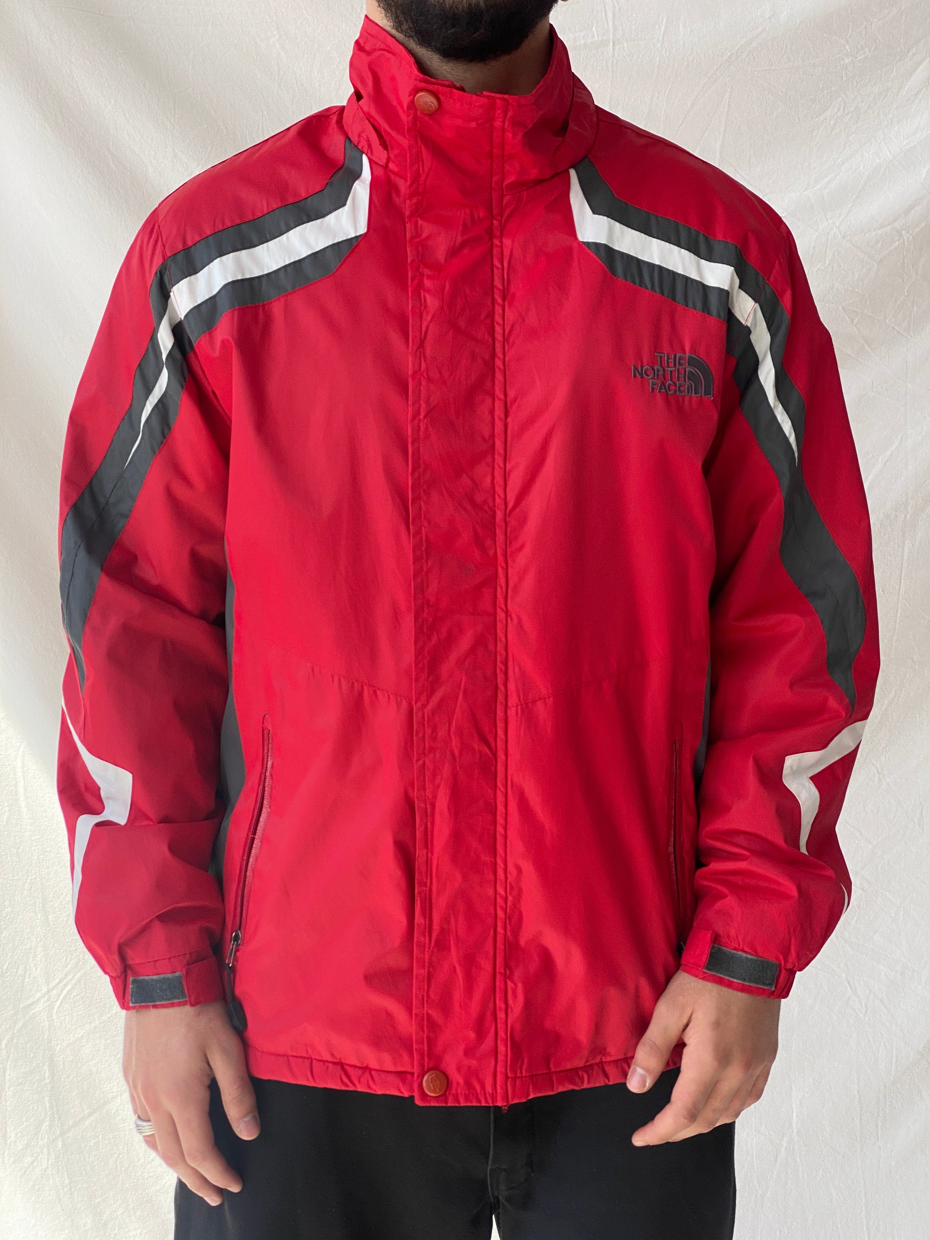 جاكيت رجالي من سلسلة Summit Series باللونين الأحمر والرمادي من The North Face 00s - مقاس XL