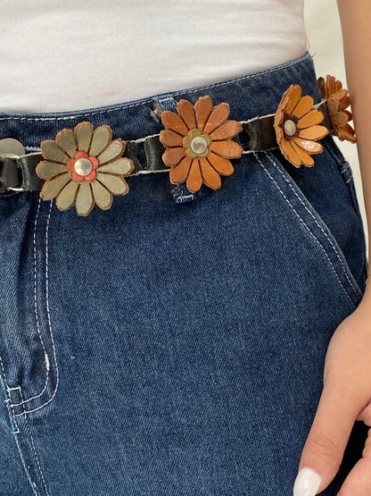 Vintage Leather Flower Chain Belt Boho Y2K Daisy Waist Belt with Dangling Charm
