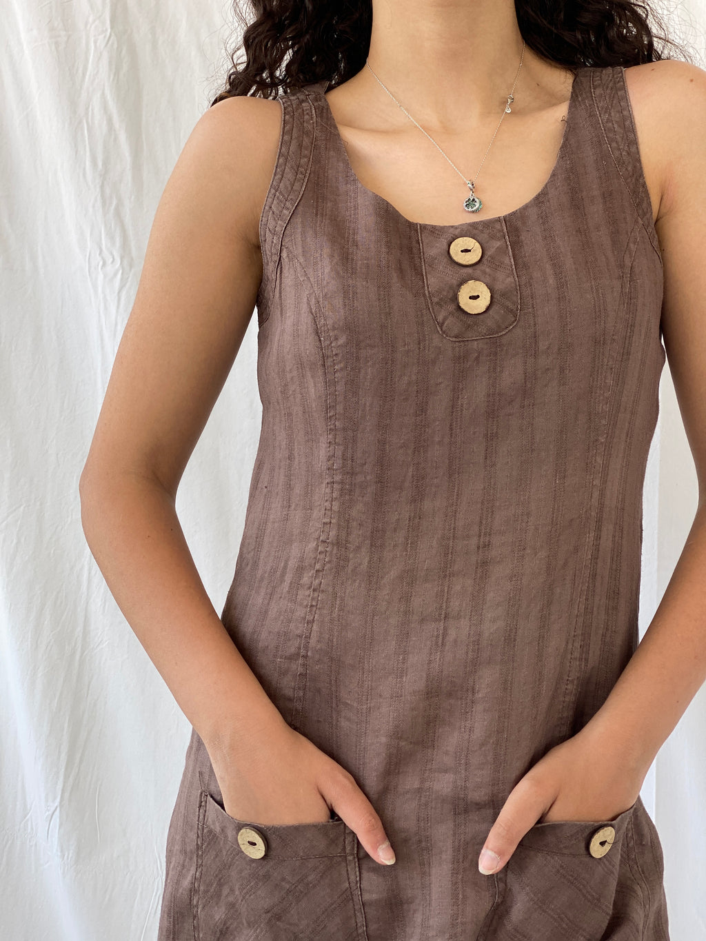 فستان متوسط ​​الطول من مزيج الكتان بدون أكمام من مجموعة Y2K Mia - بني سادة - مقاس M