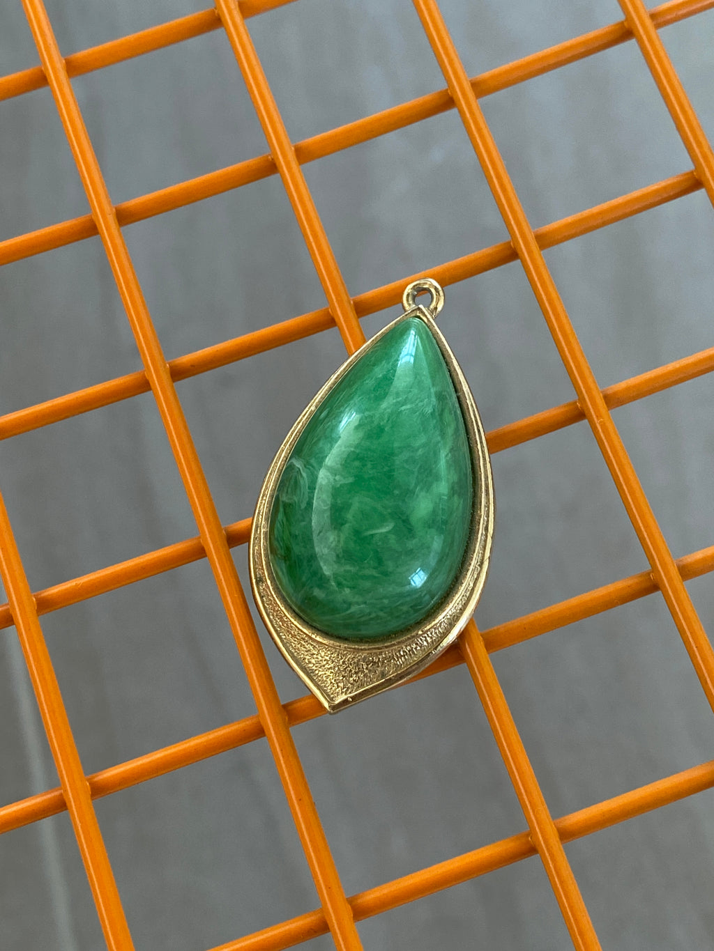 Vintage Sarah Coventry 1976 Signed Gold Emerald Green Teardrop Drop Pendant Charm