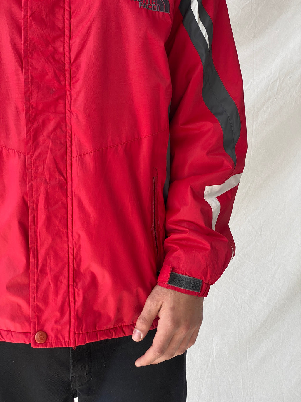 جاكيت رجالي من سلسلة Summit Series باللونين الأحمر والرمادي من The North Face 00s - مقاس XL