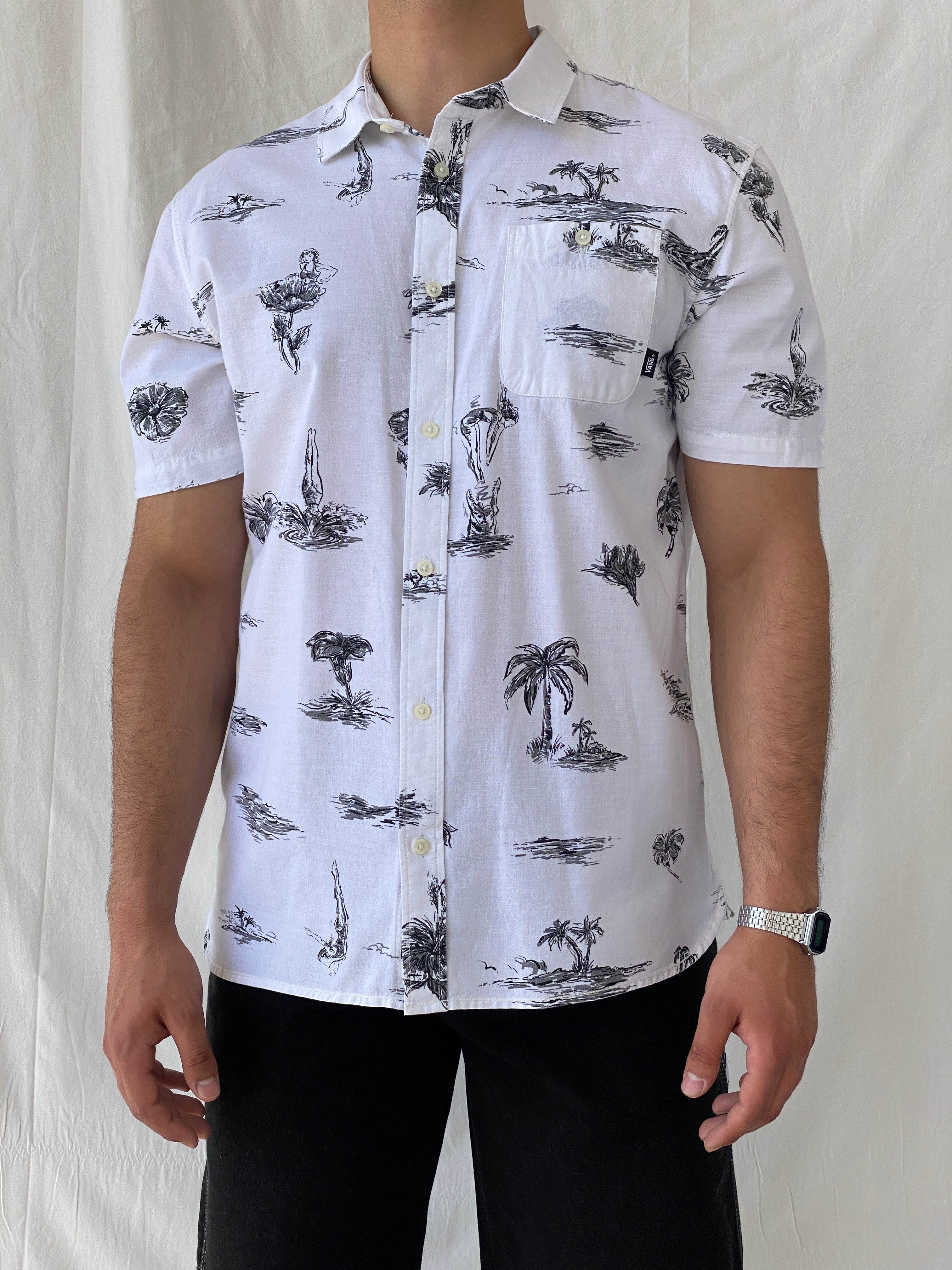 Vans Dive Bomber White Black Hawaiian Button Down Half Sleeve Men’s Classic Fit Shirt - L